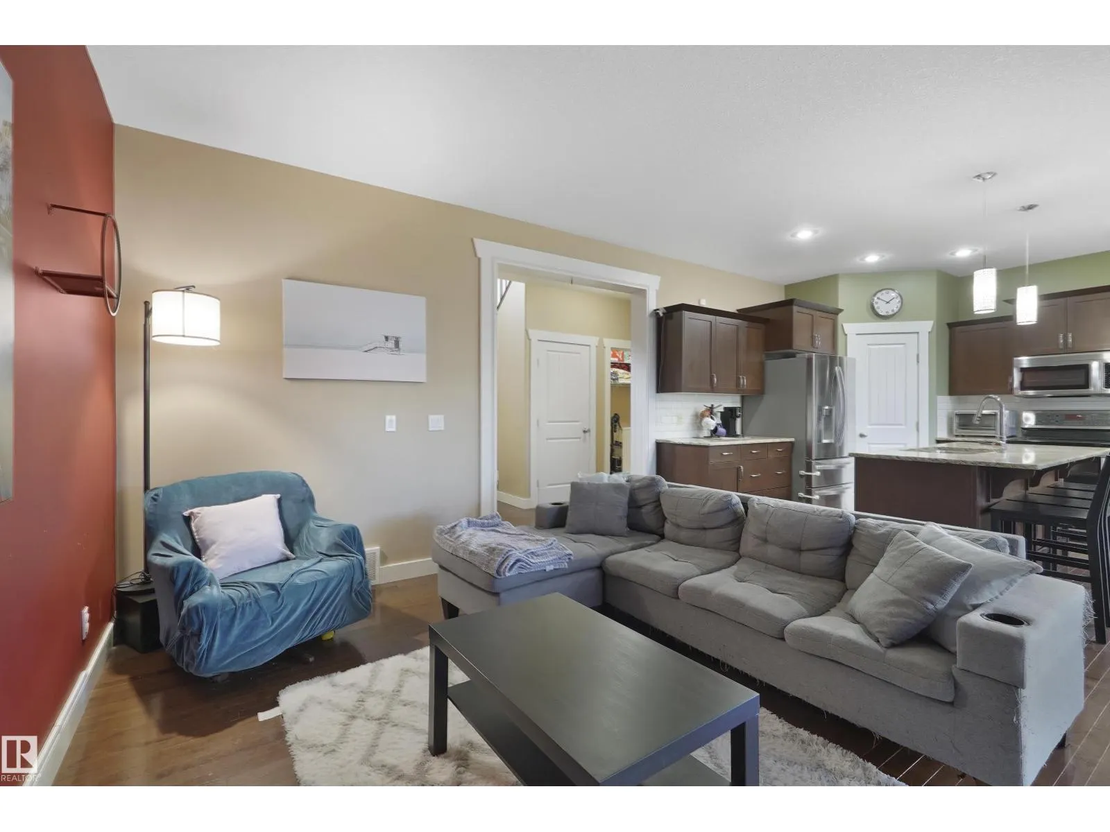 30 HILLDOWNS DR
