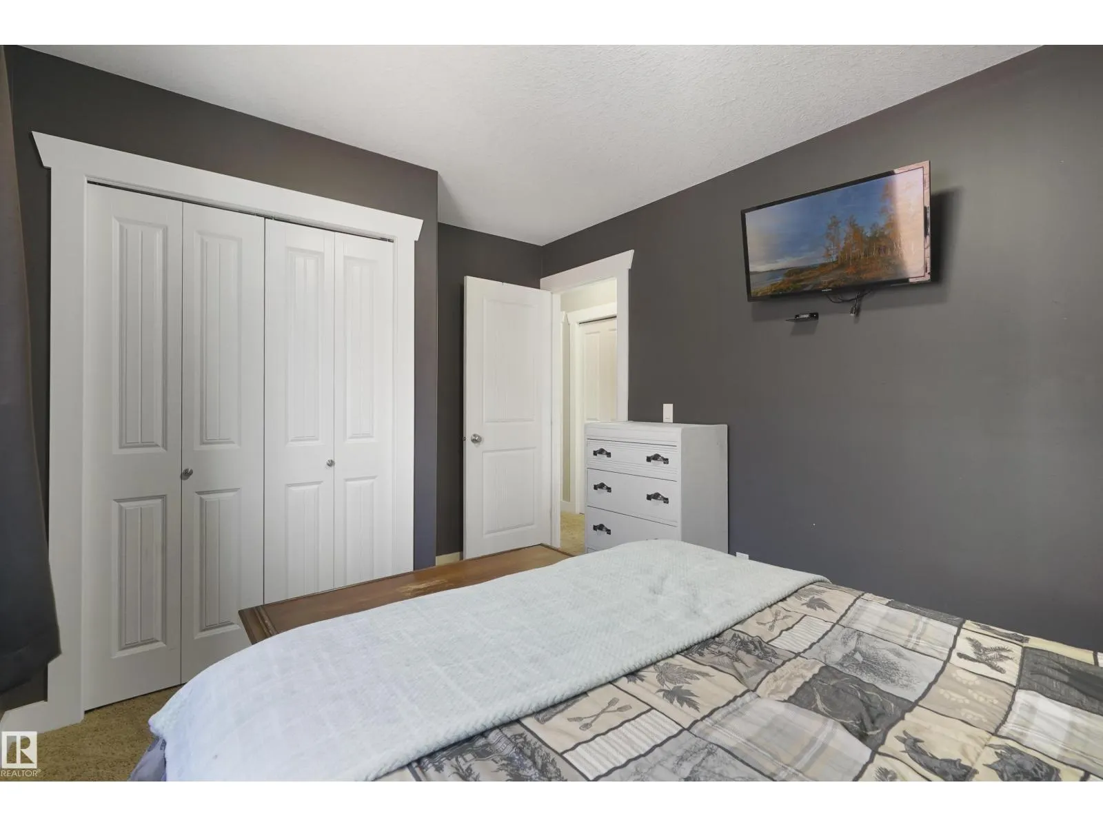 30 HILLDOWNS DR