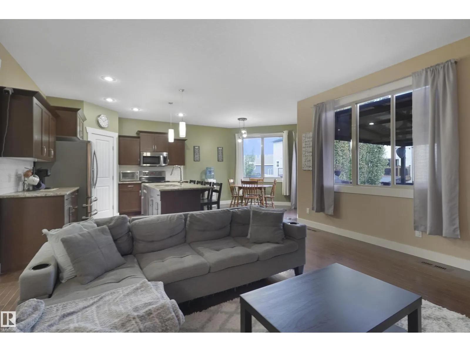 30 HILLDOWNS DR
