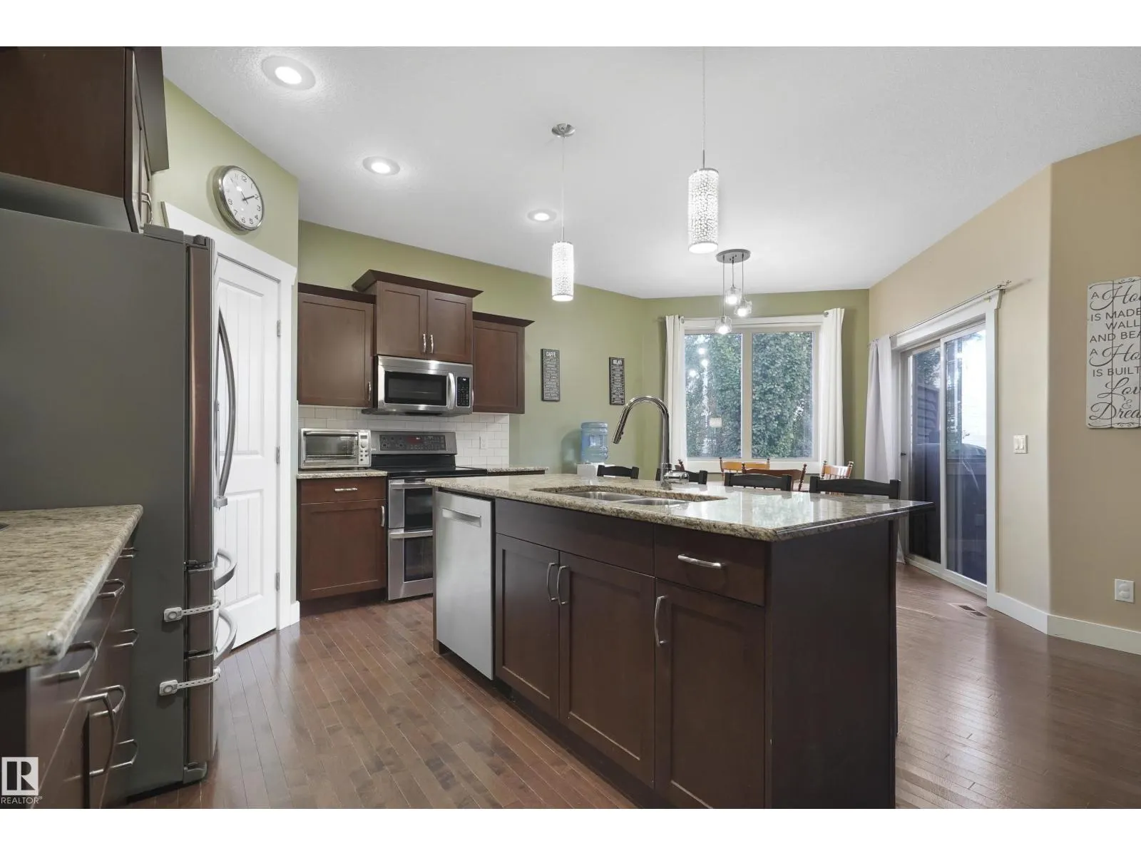 30 HILLDOWNS DR
