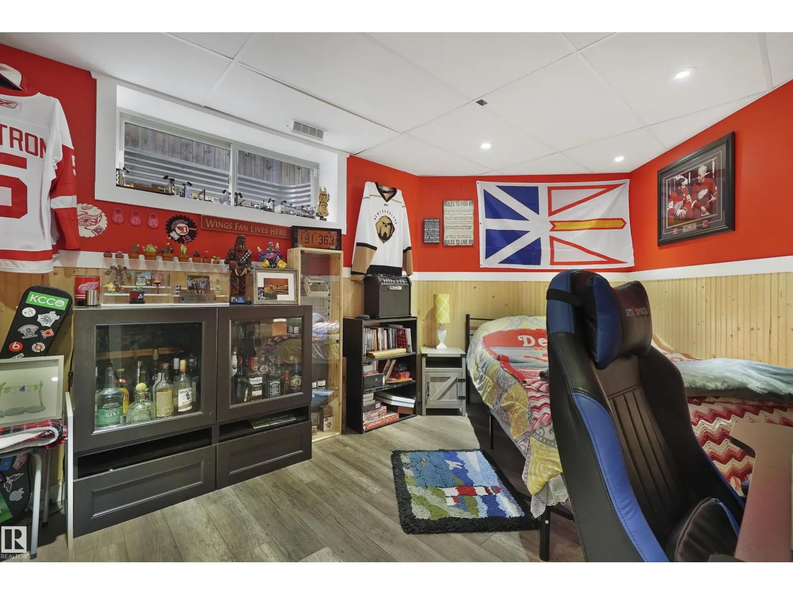 30 HILLDOWNS DR