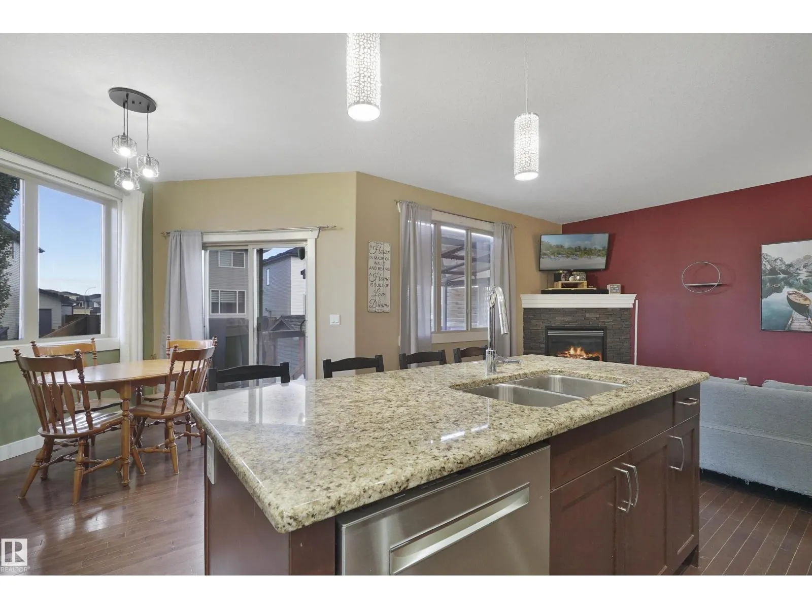 30 HILLDOWNS DR