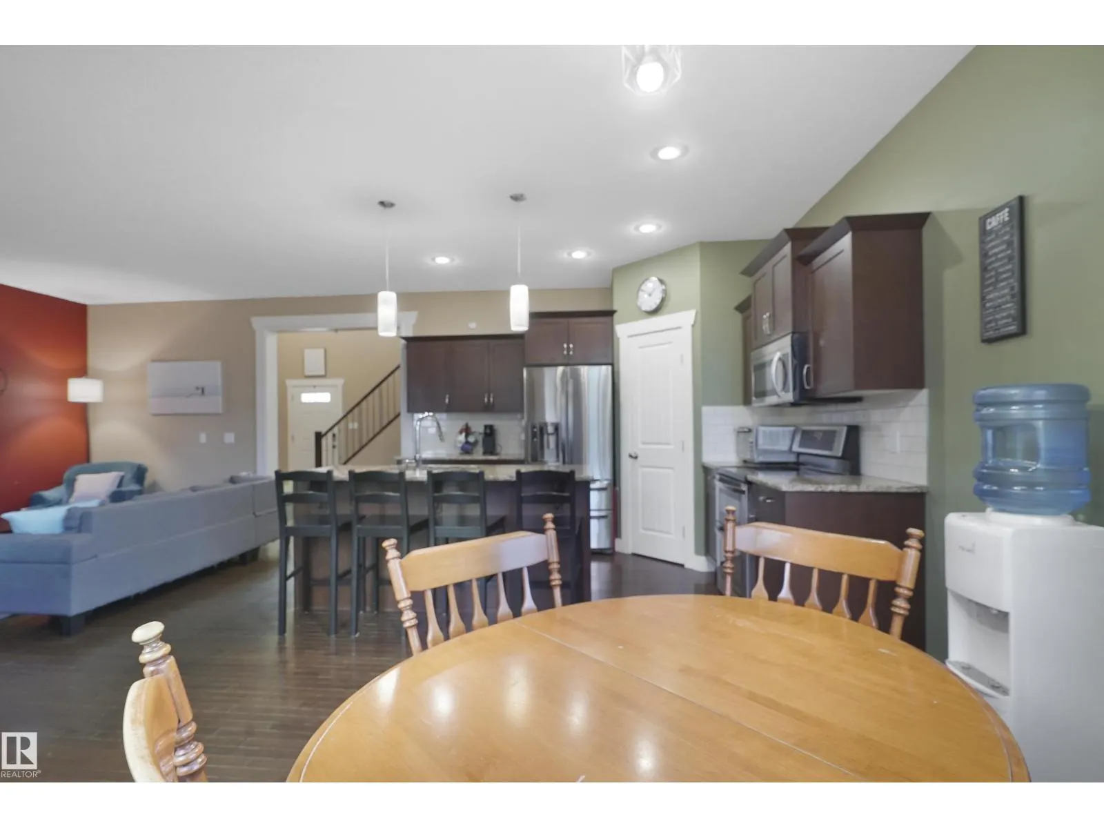 30 HILLDOWNS DR