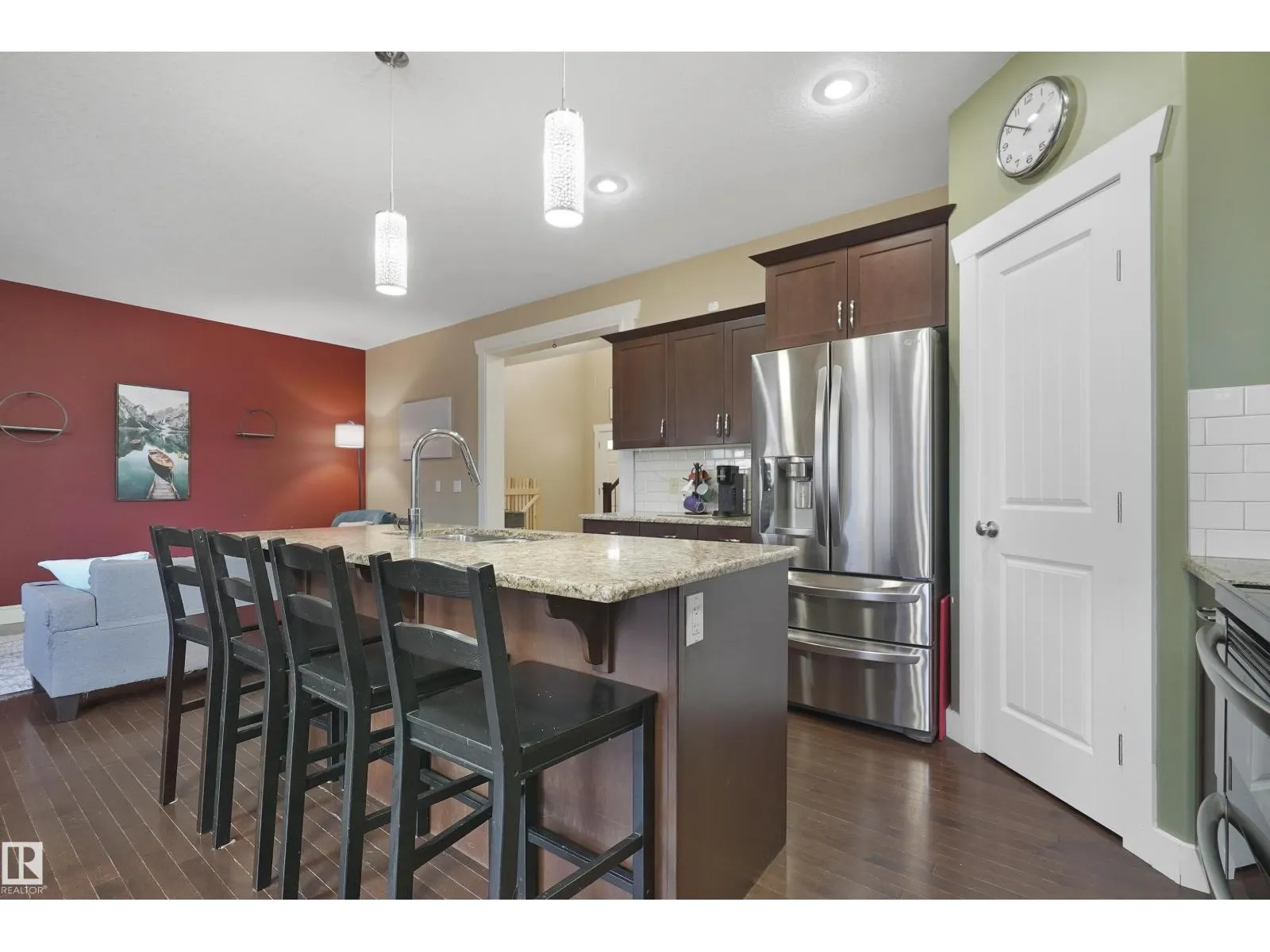 30 HILLDOWNS DR