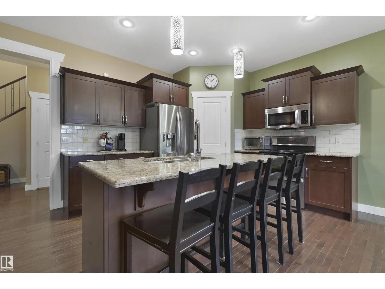 30 HILLDOWNS DR