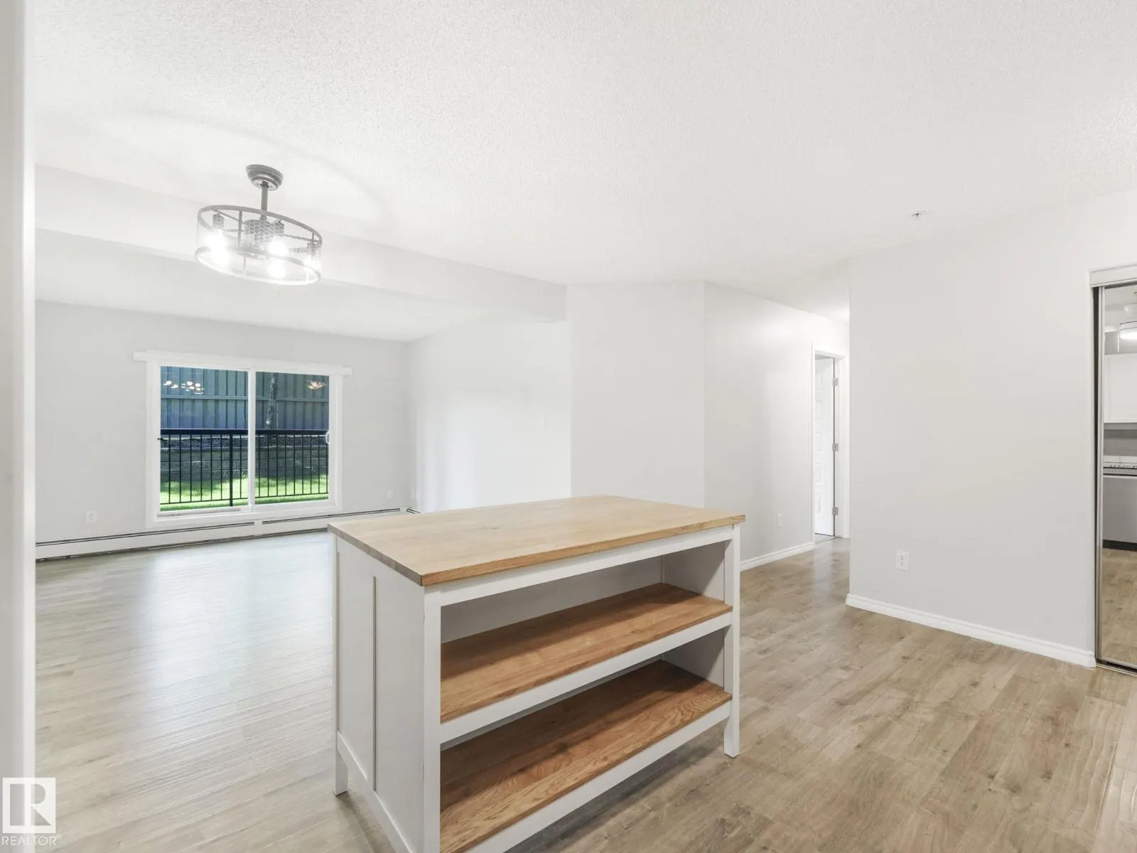 #110 646 MCALLISTER LO SW