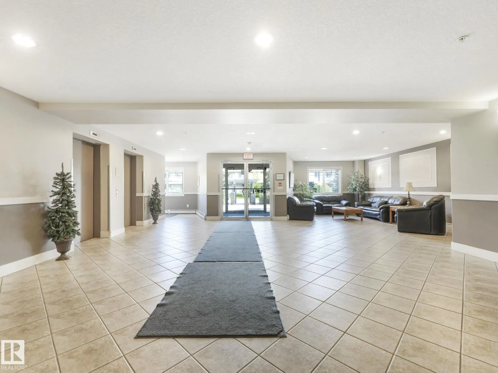 #110 646 MCALLISTER LO SW