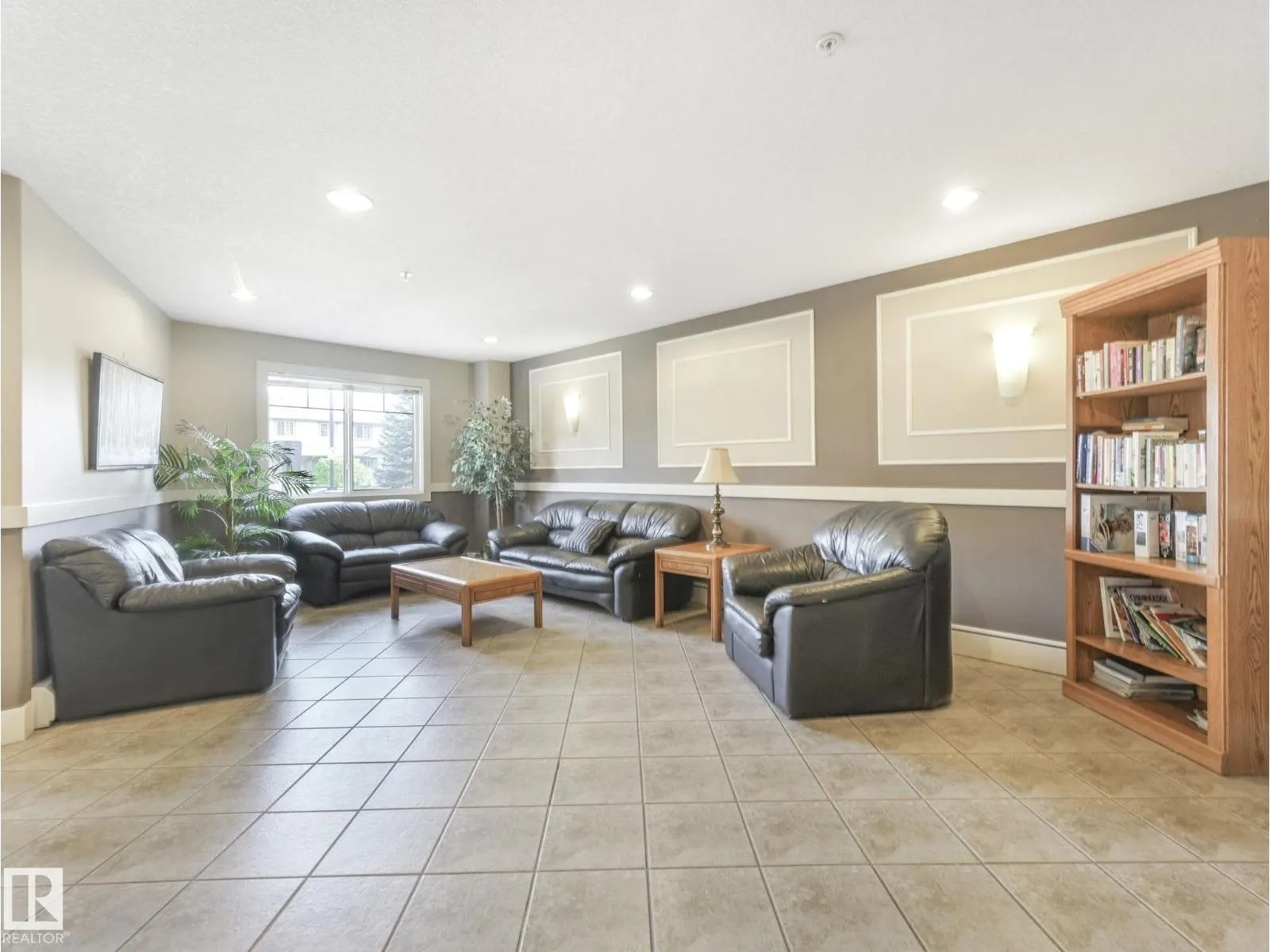 #110 646 MCALLISTER LO SW