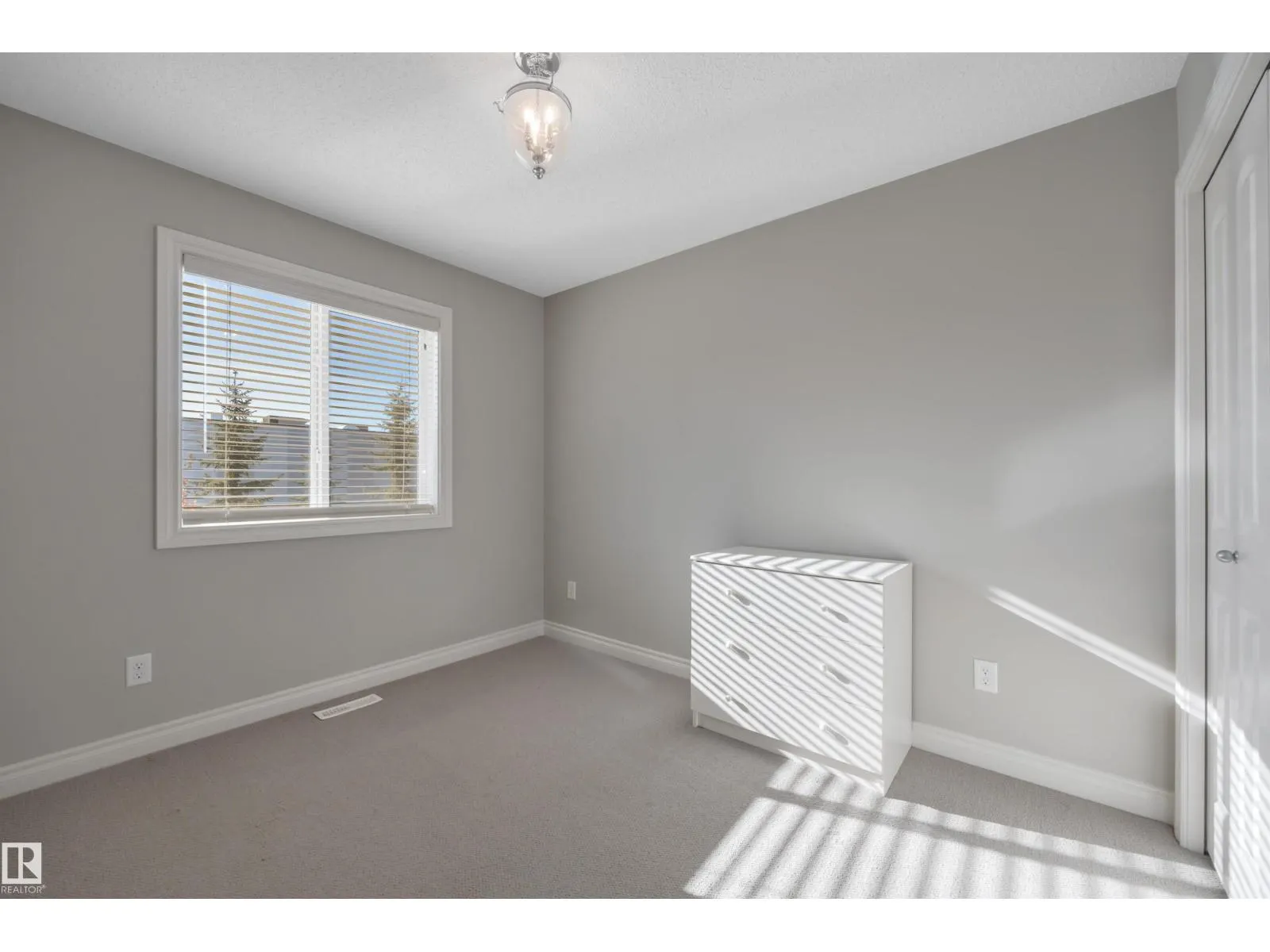 21219 94 AV NW