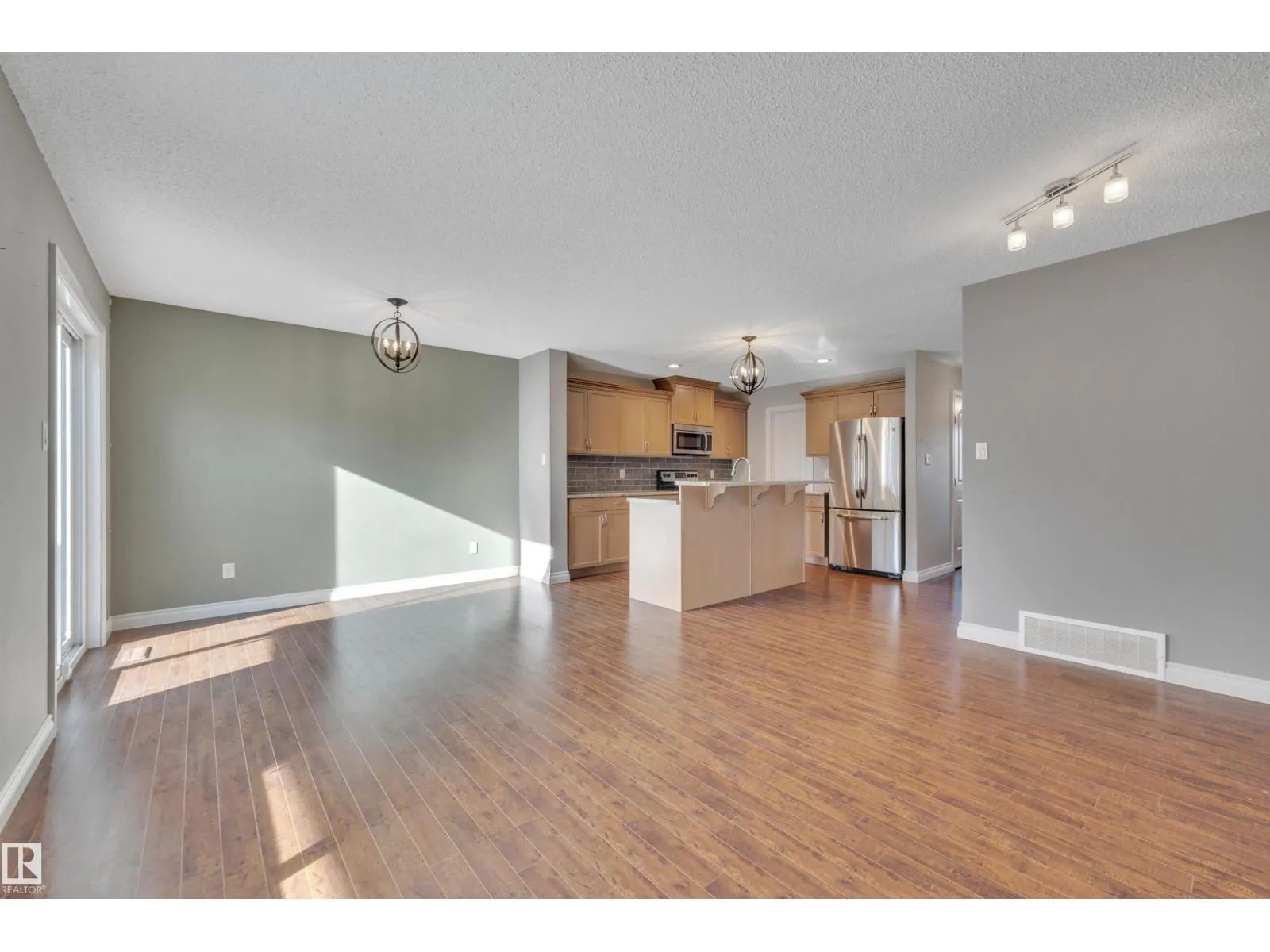 21219 94 AV NW