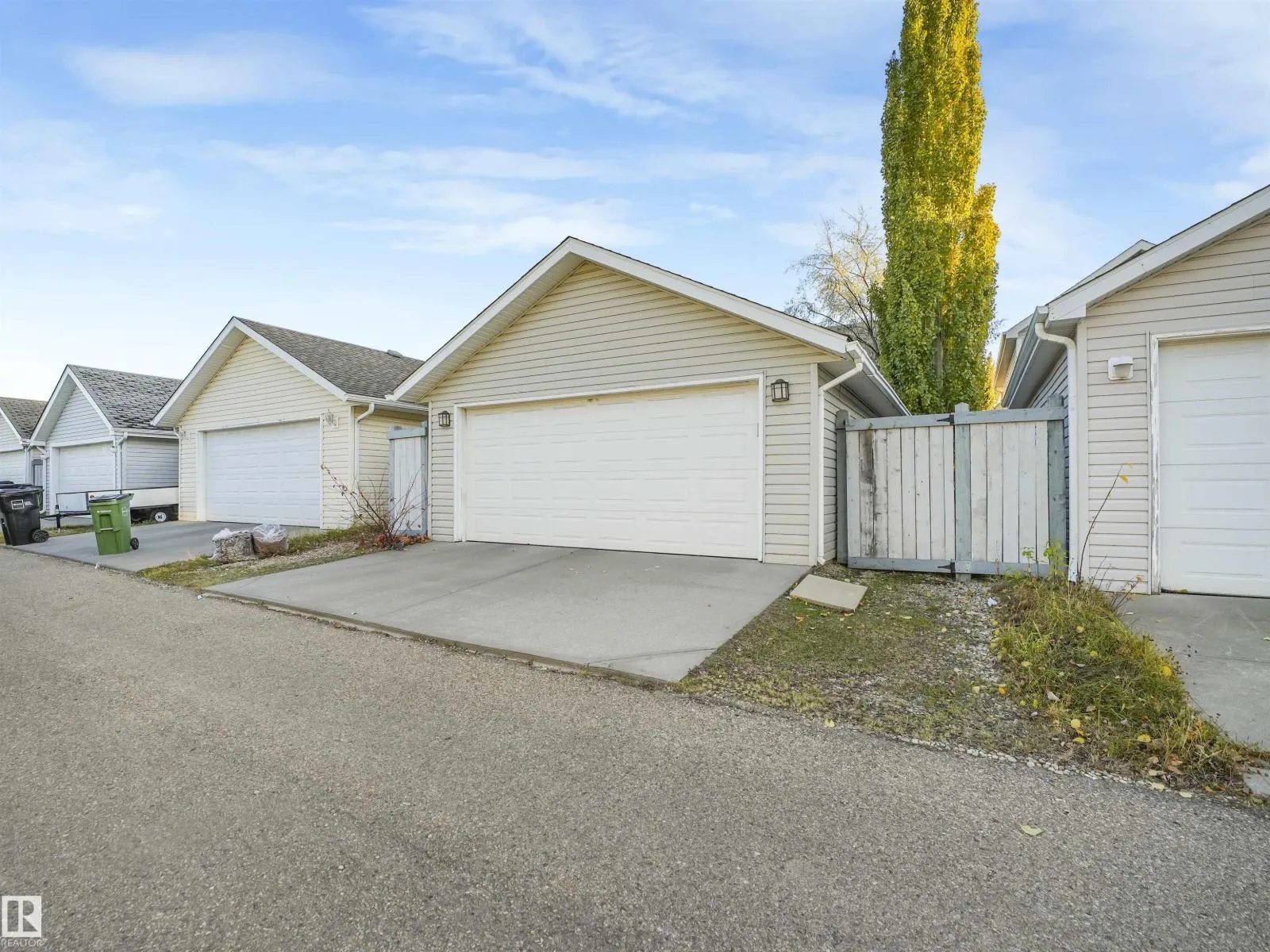 7952 13 AV SW