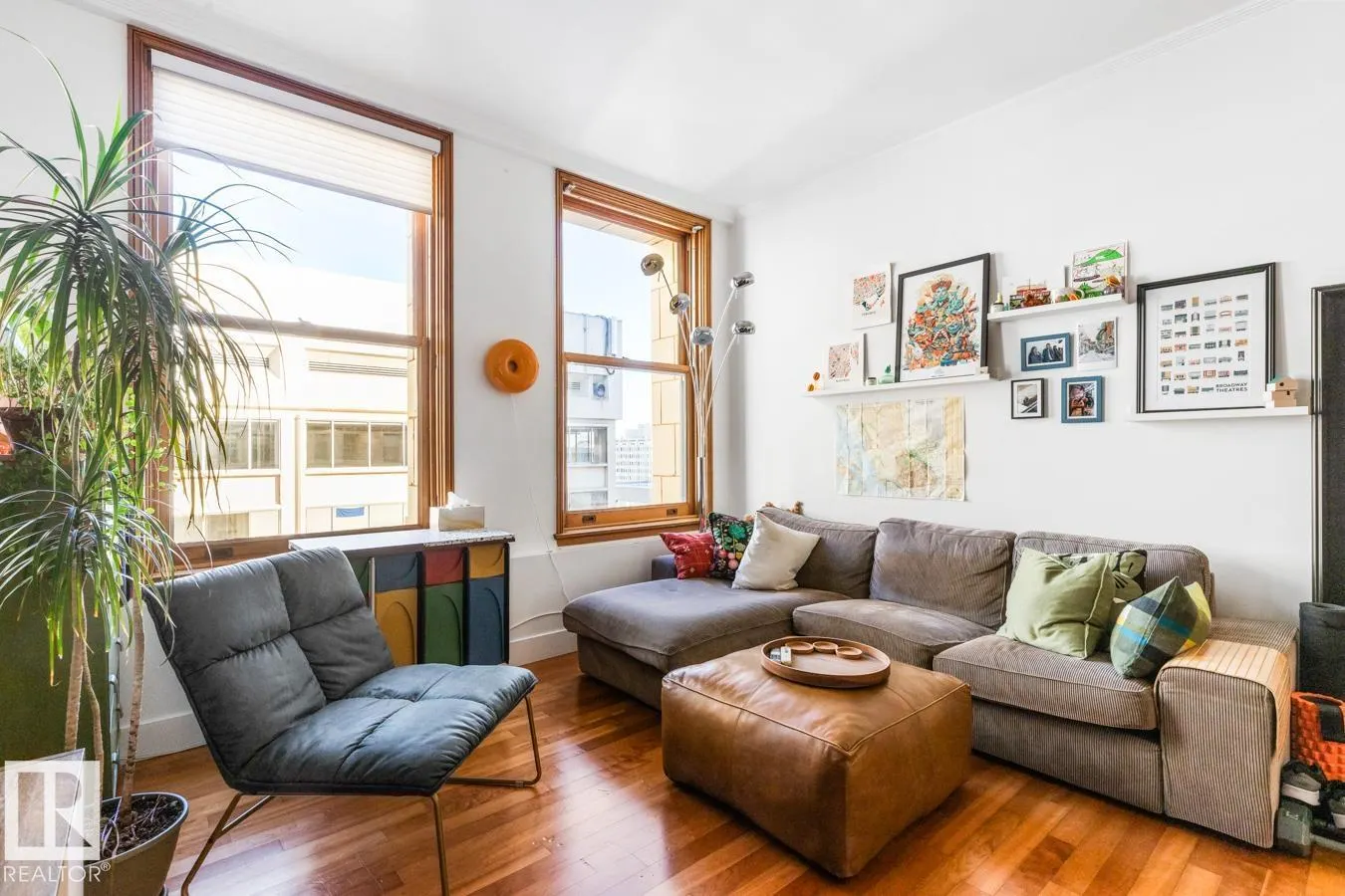 #909 10134 100 ST NW