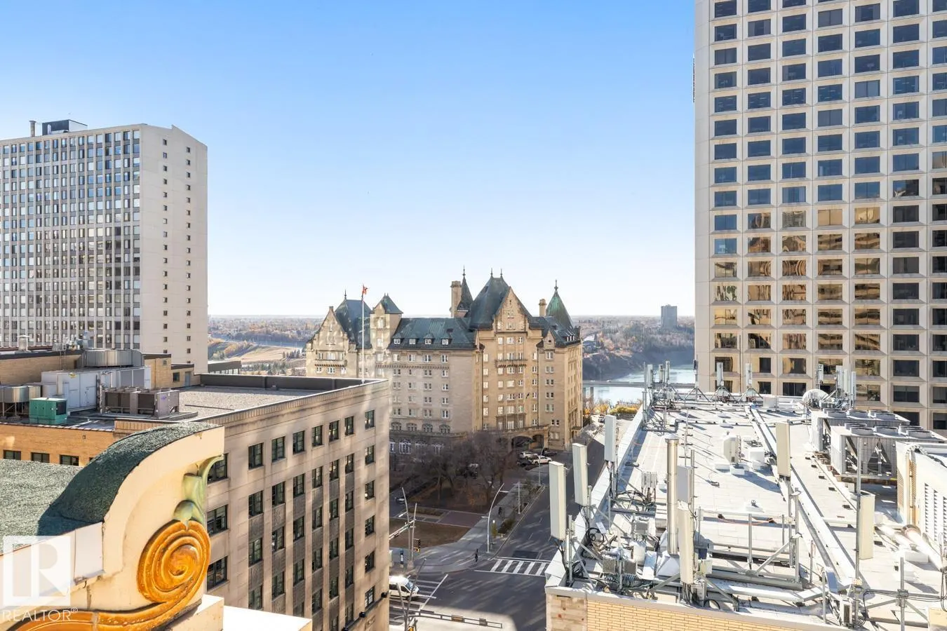 #909 10134 100 ST NW