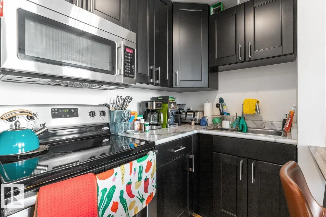 #909 10134 100 ST NW