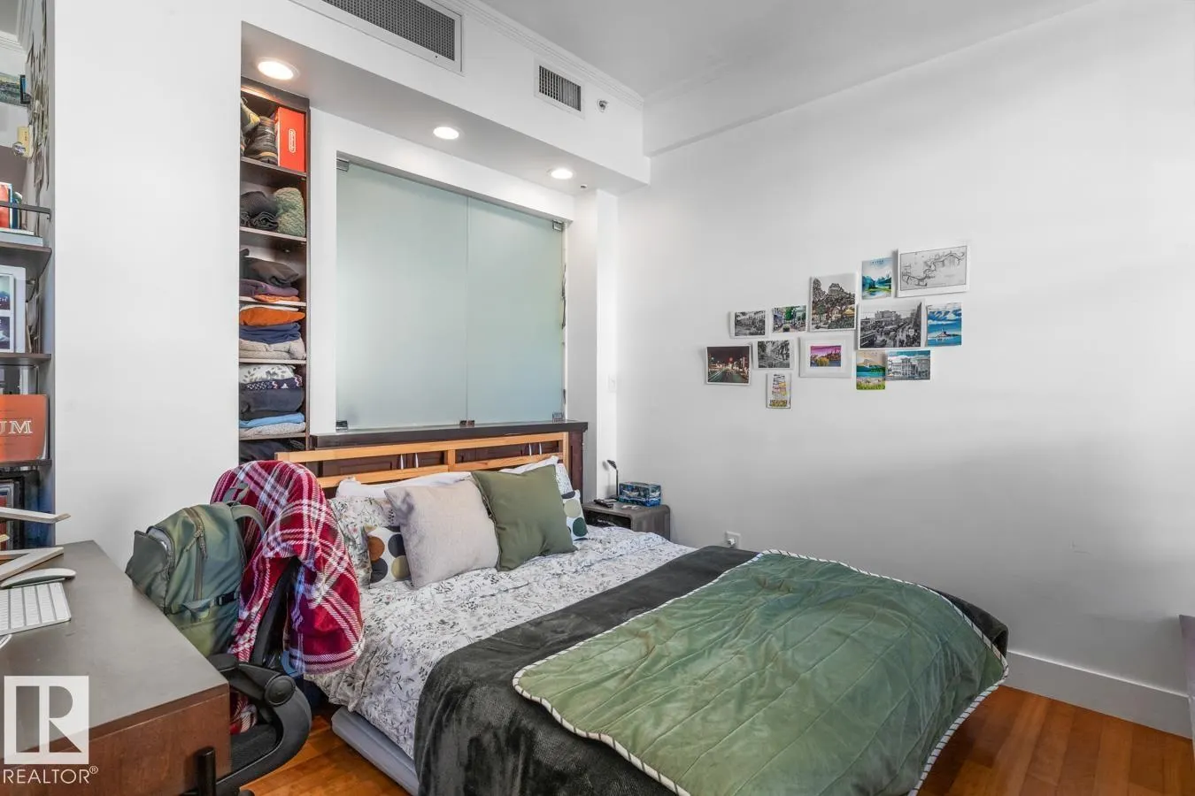 #909 10134 100 ST NW