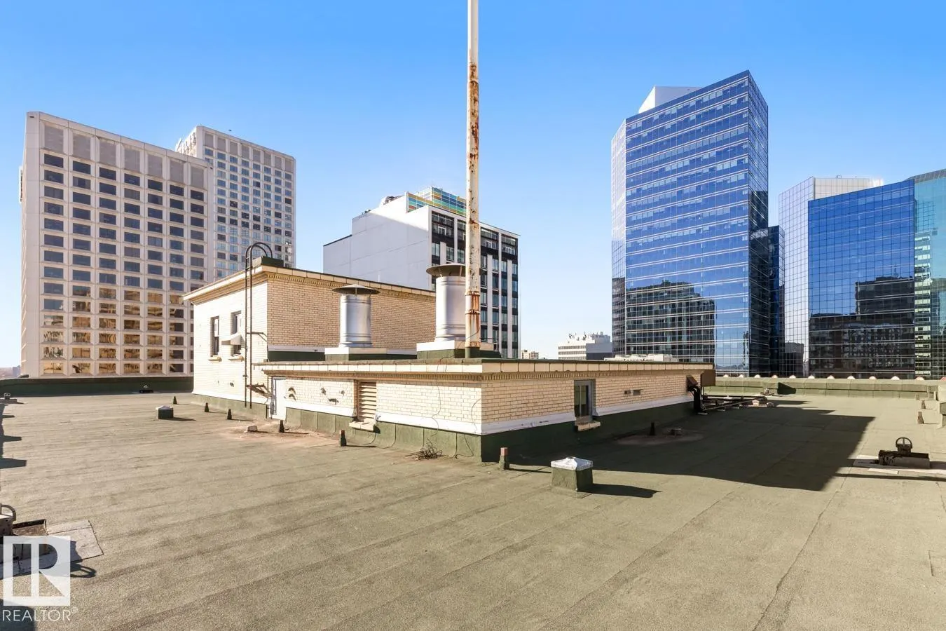 #909 10134 100 ST NW