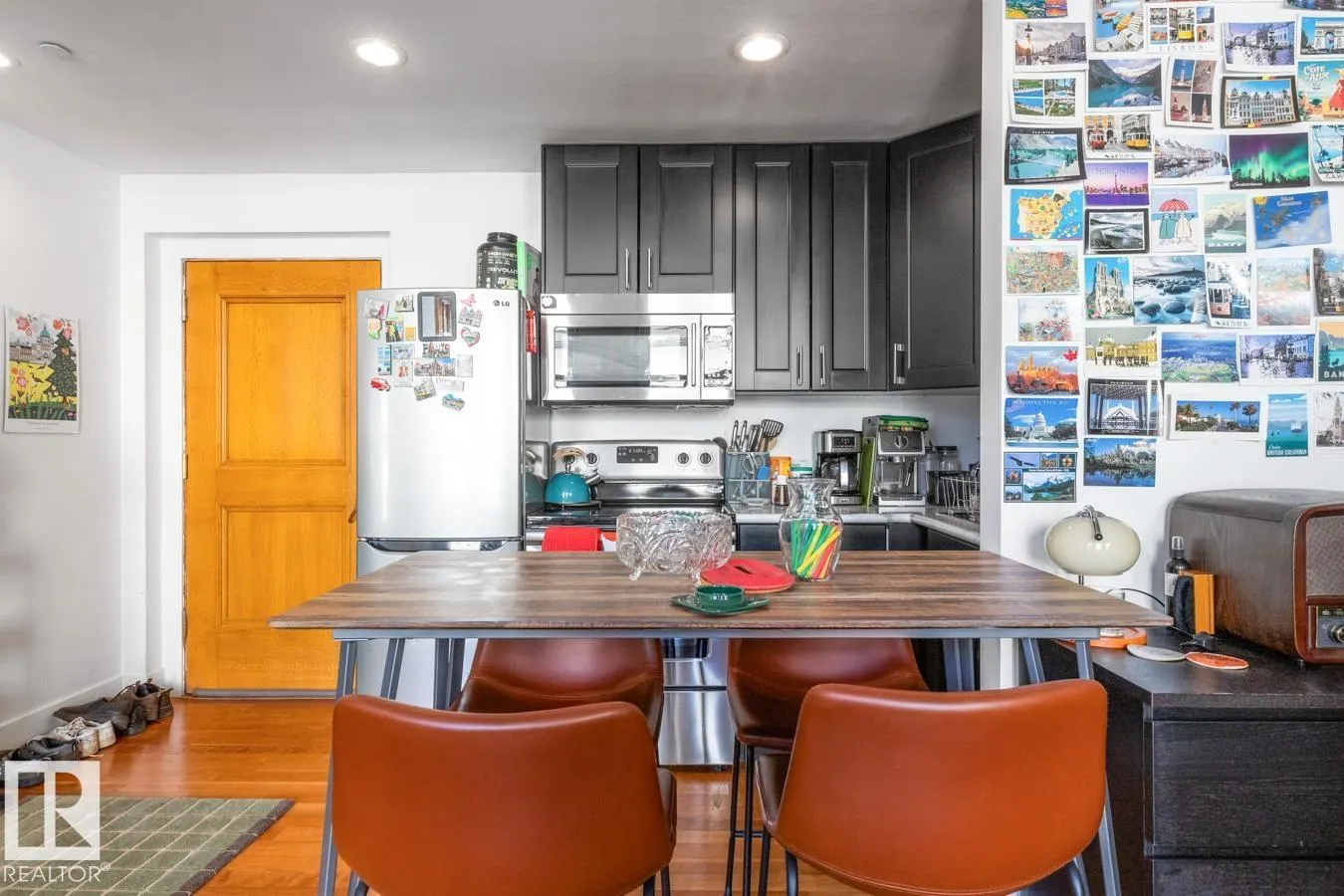 #909 10134 100 ST NW