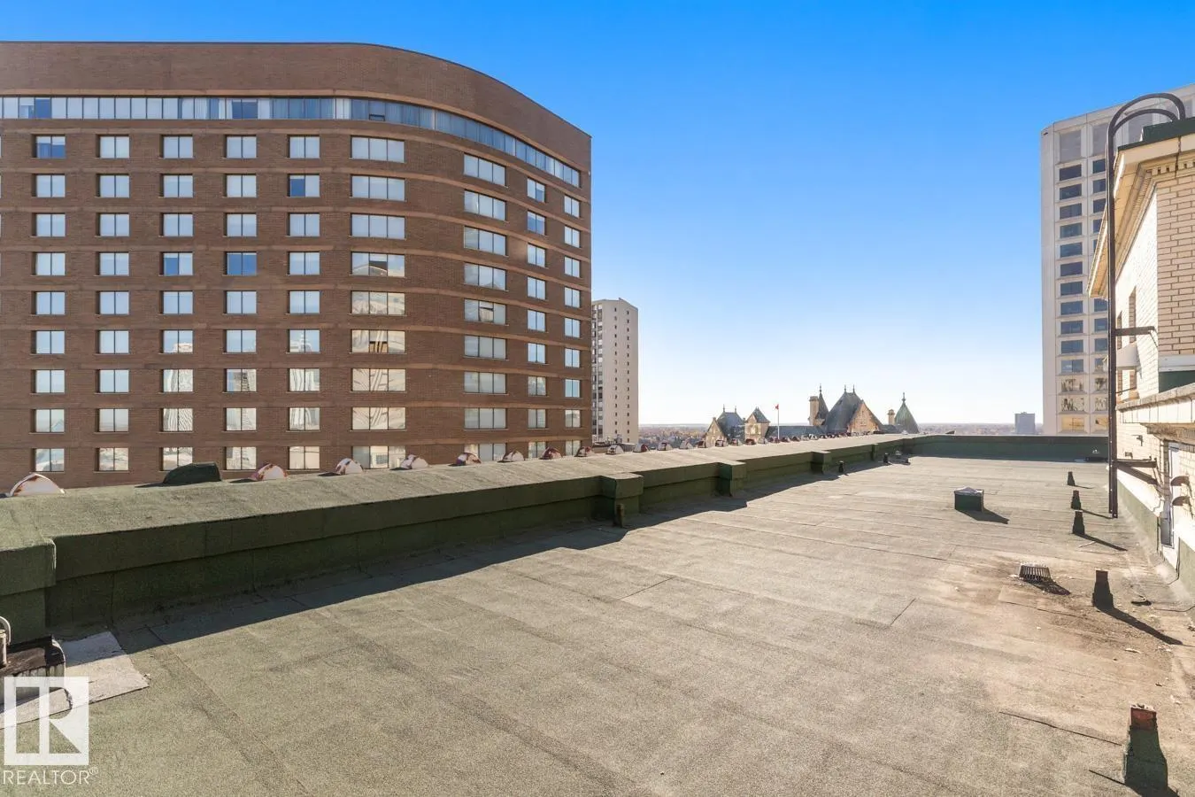 #909 10134 100 ST NW