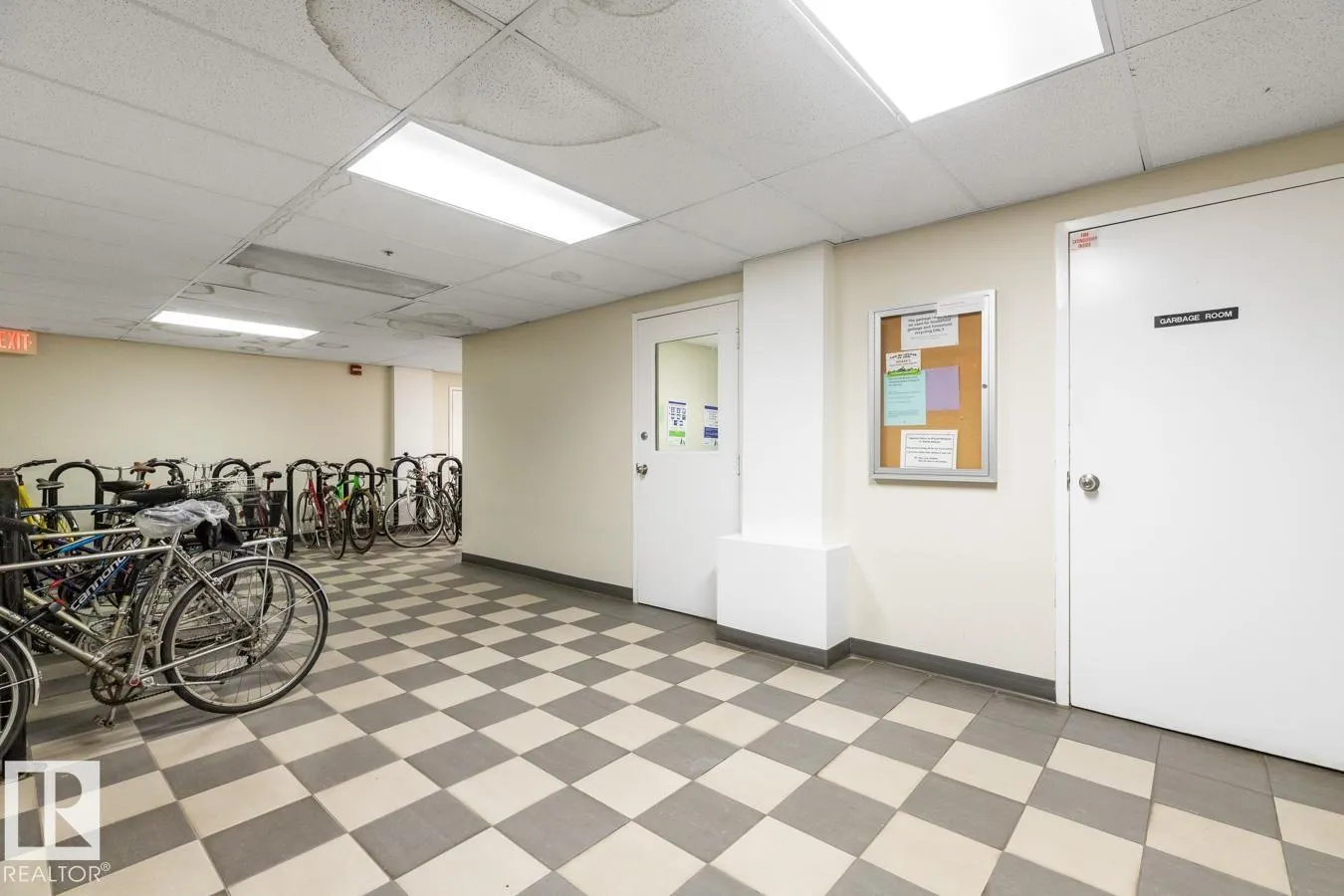 #909 10134 100 ST NW