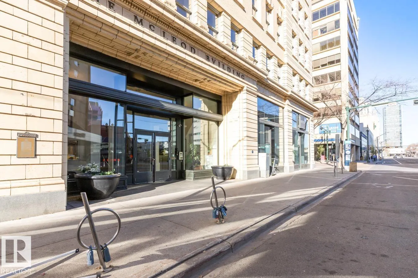 #909 10134 100 ST NW