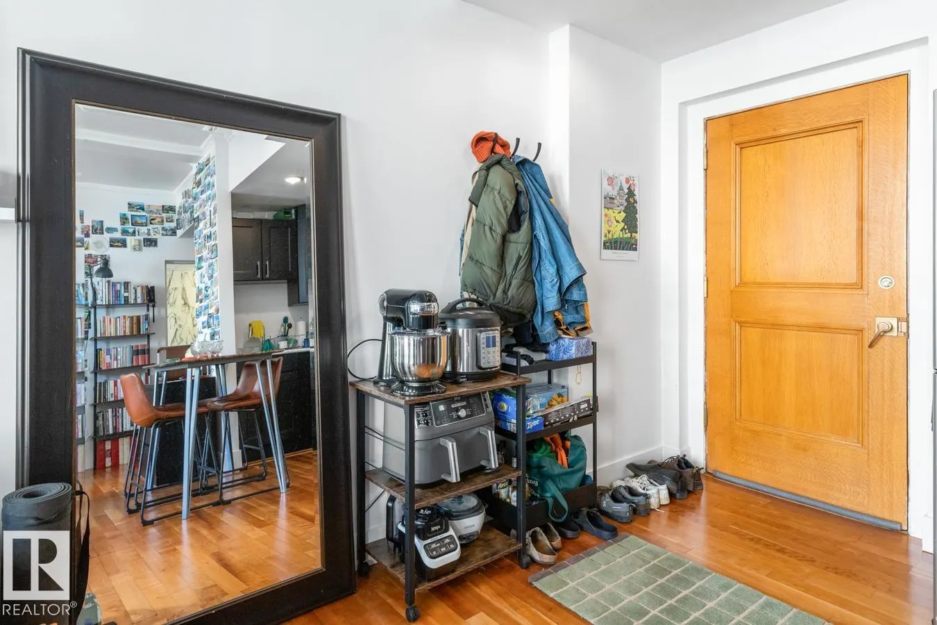 #909 10134 100 ST NW