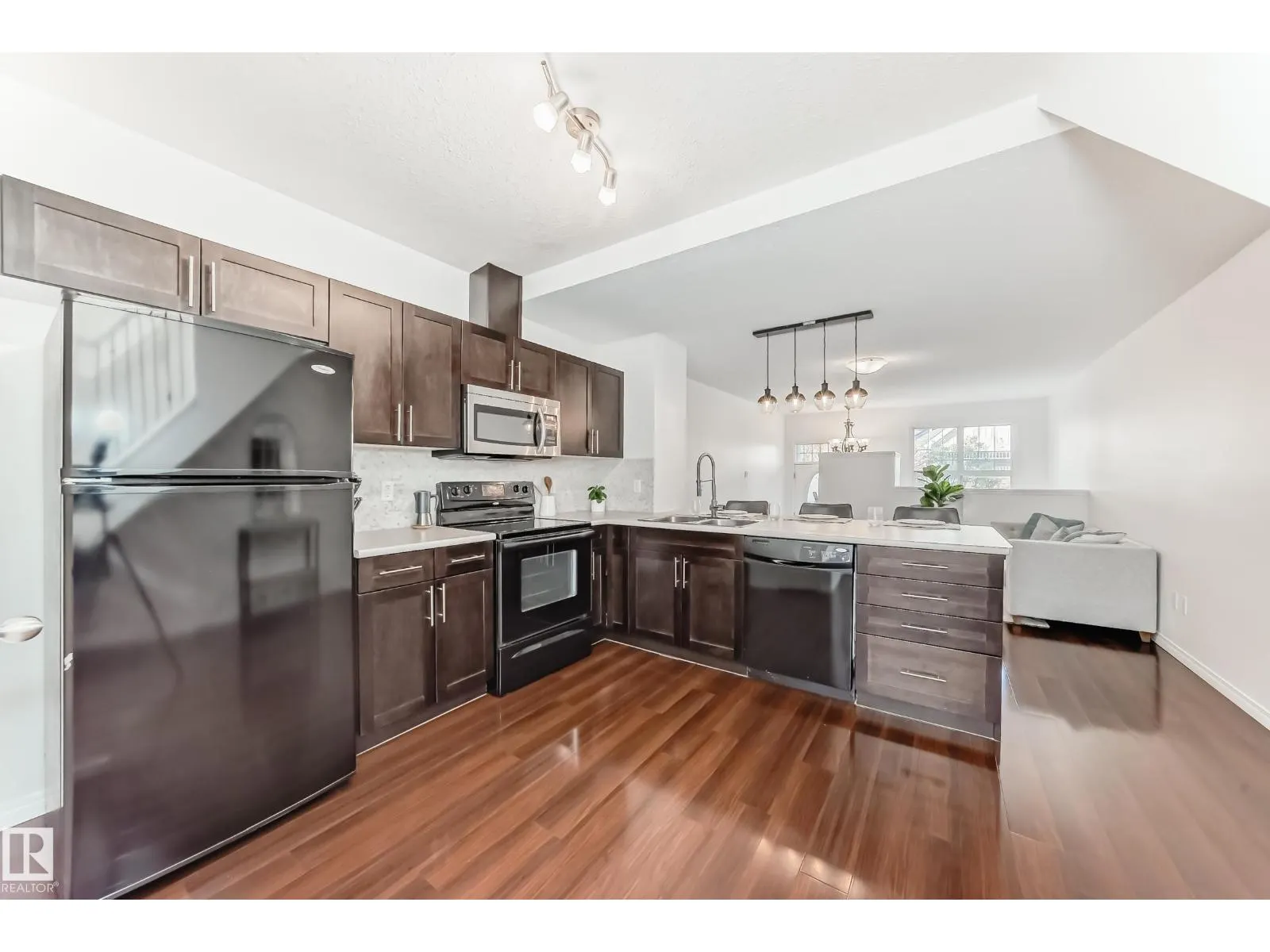 #54 1623 Towne Centre BV NW