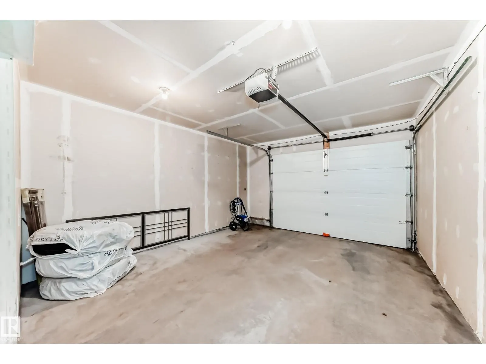 #54 1623 Towne Centre BV NW