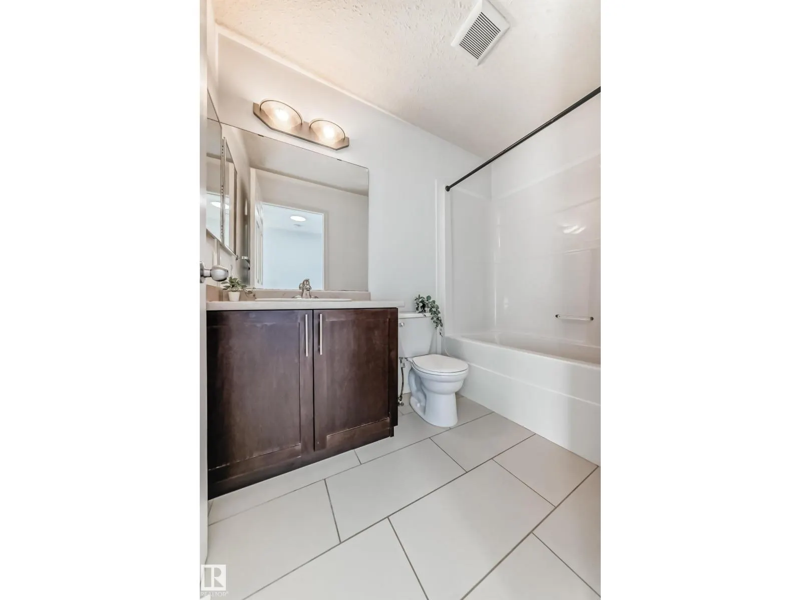 #54 1623 Towne Centre BV NW