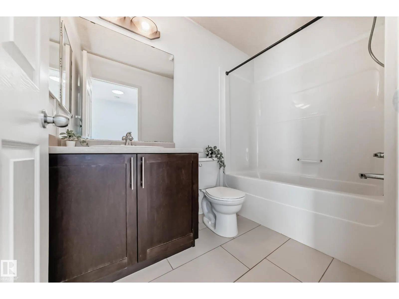 #54 1623 Towne Centre BV NW