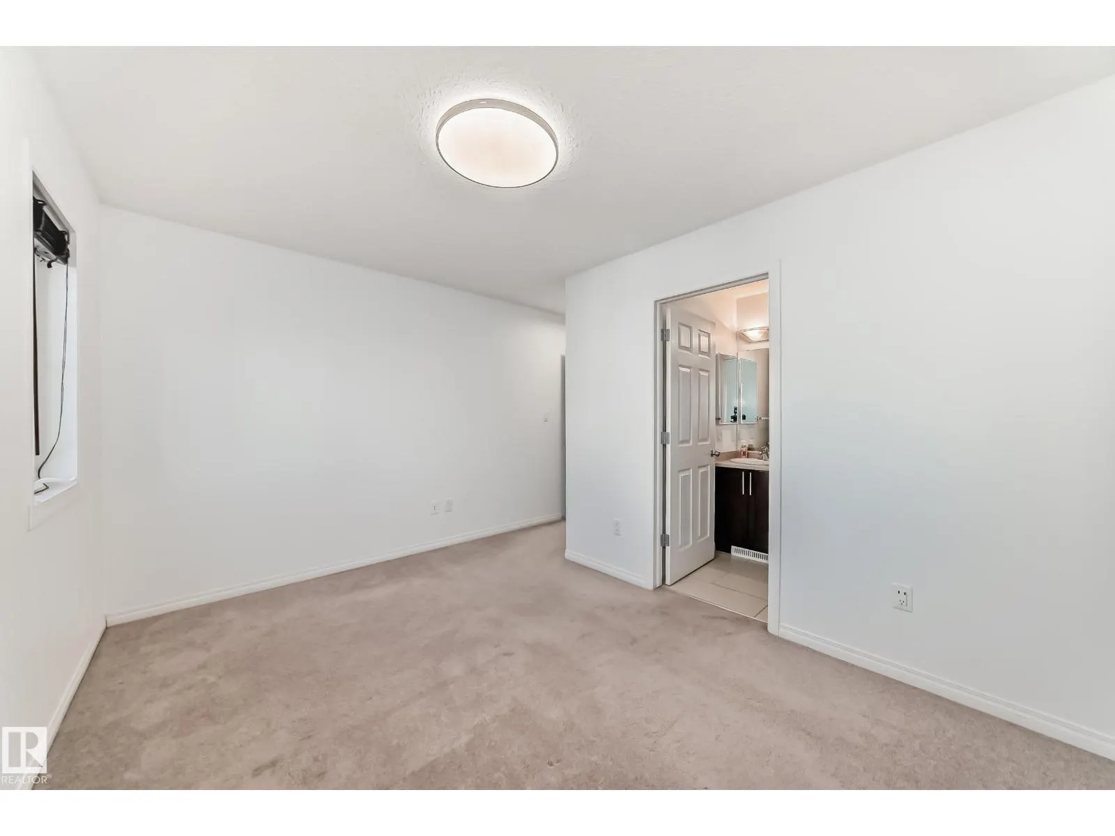 #54 1623 Towne Centre BV NW