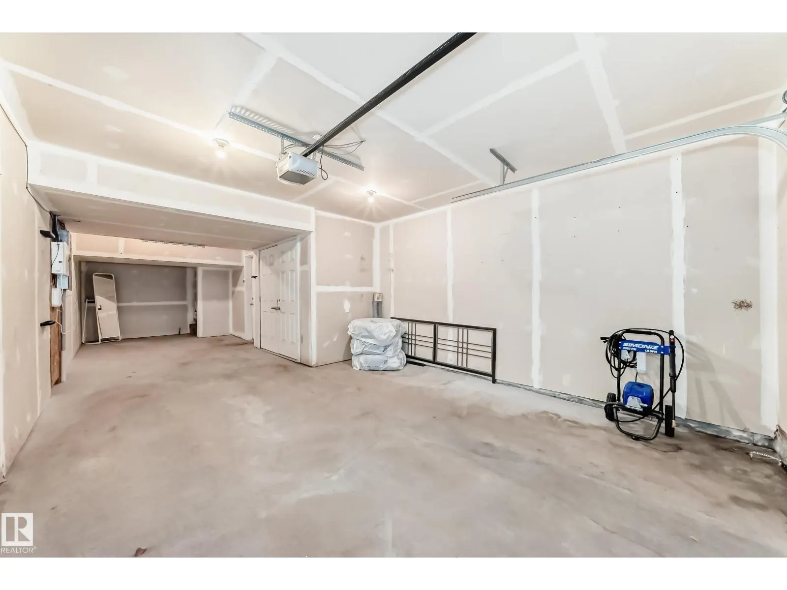#54 1623 Towne Centre BV NW
