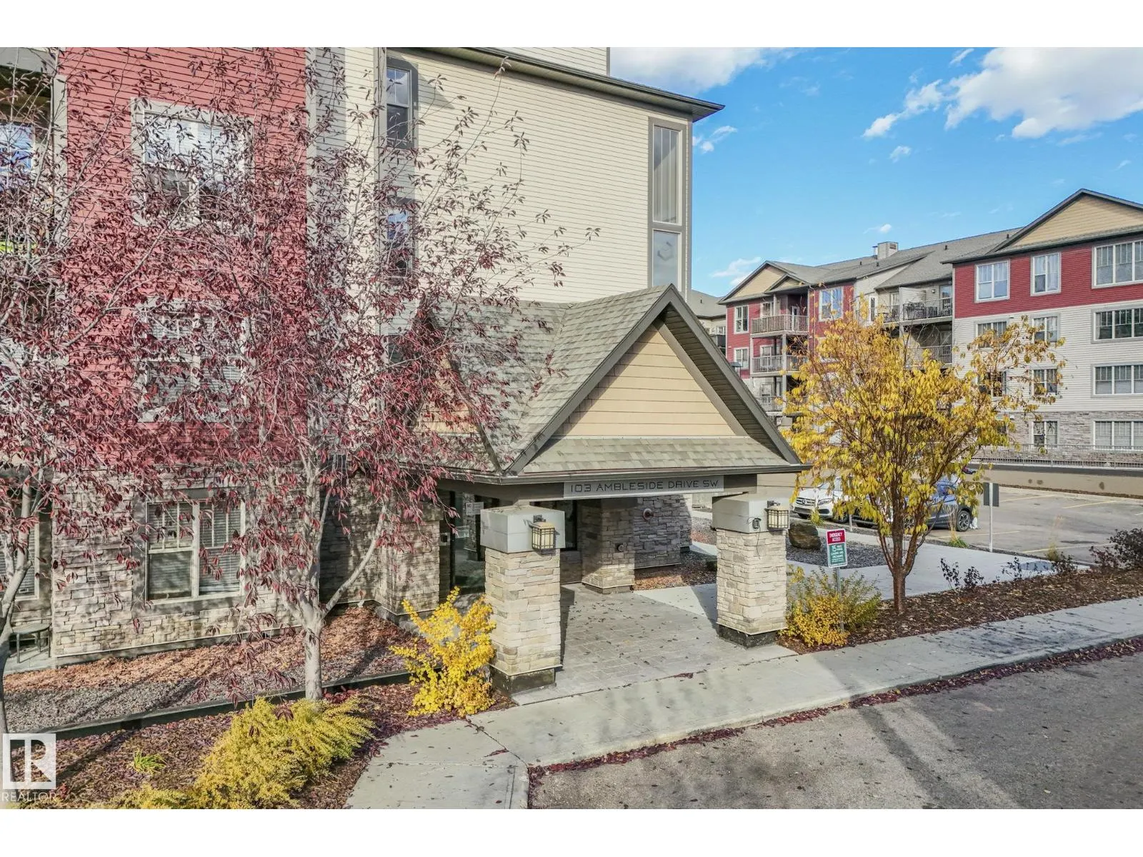#210 103 AMBLESIDE DR SW