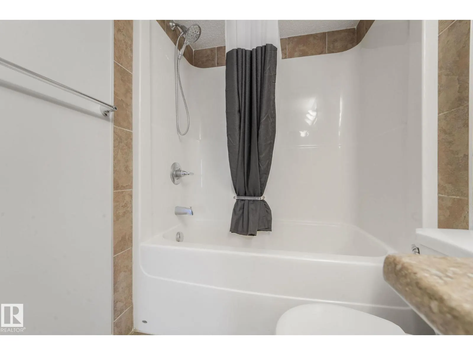 #210 103 AMBLESIDE DR SW