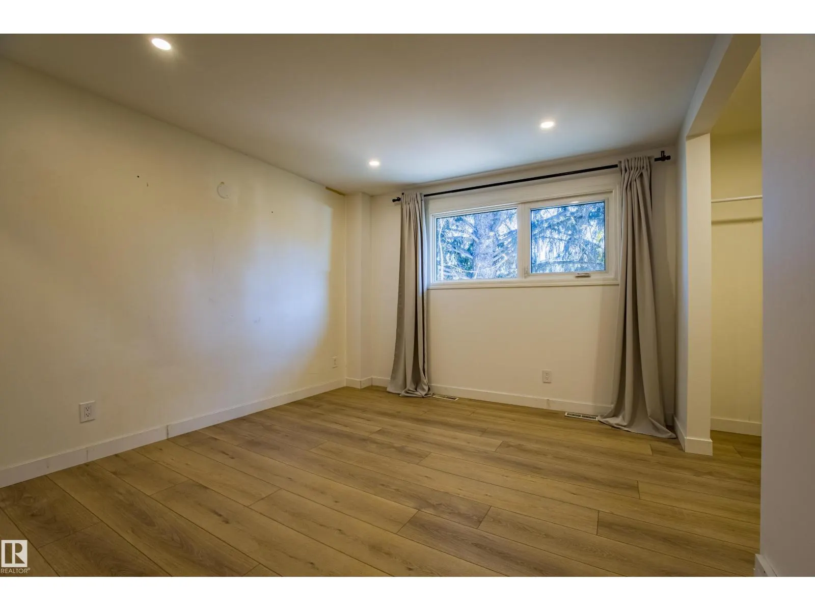 5603 108 ST NW