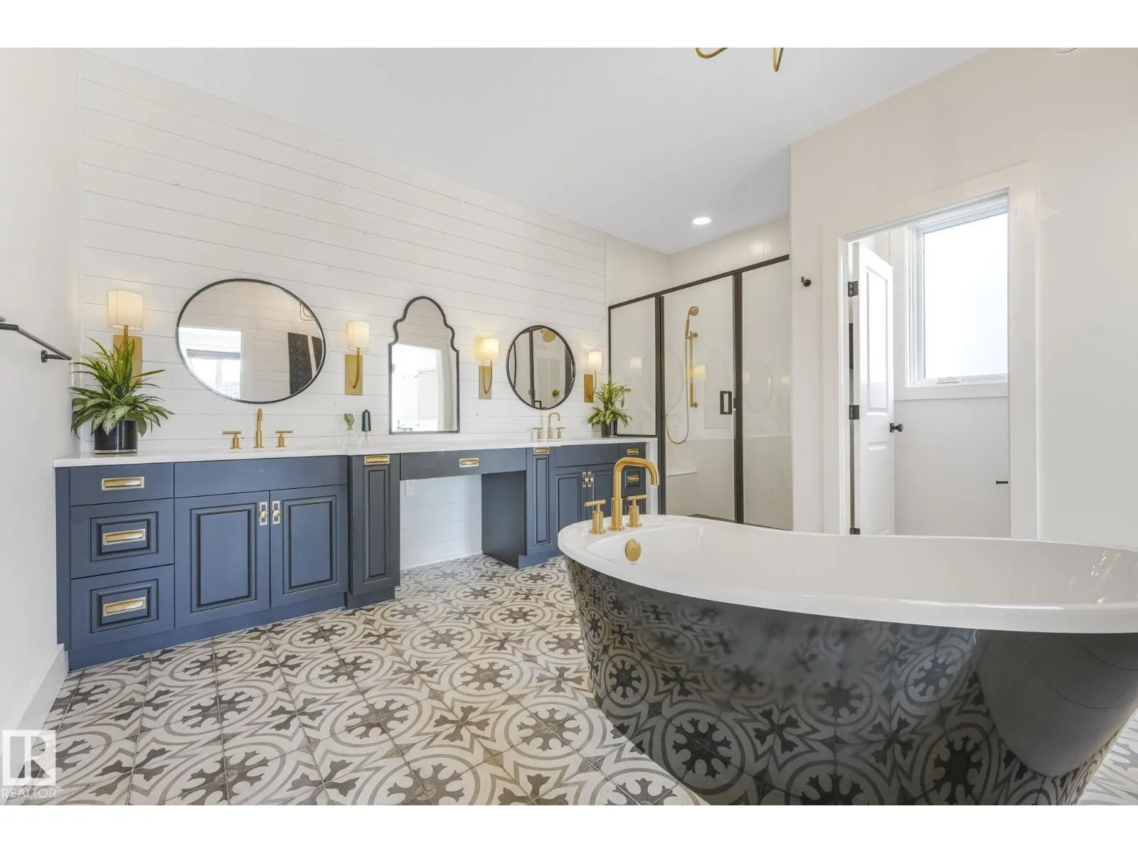 1493 howes crescent CR SW SW