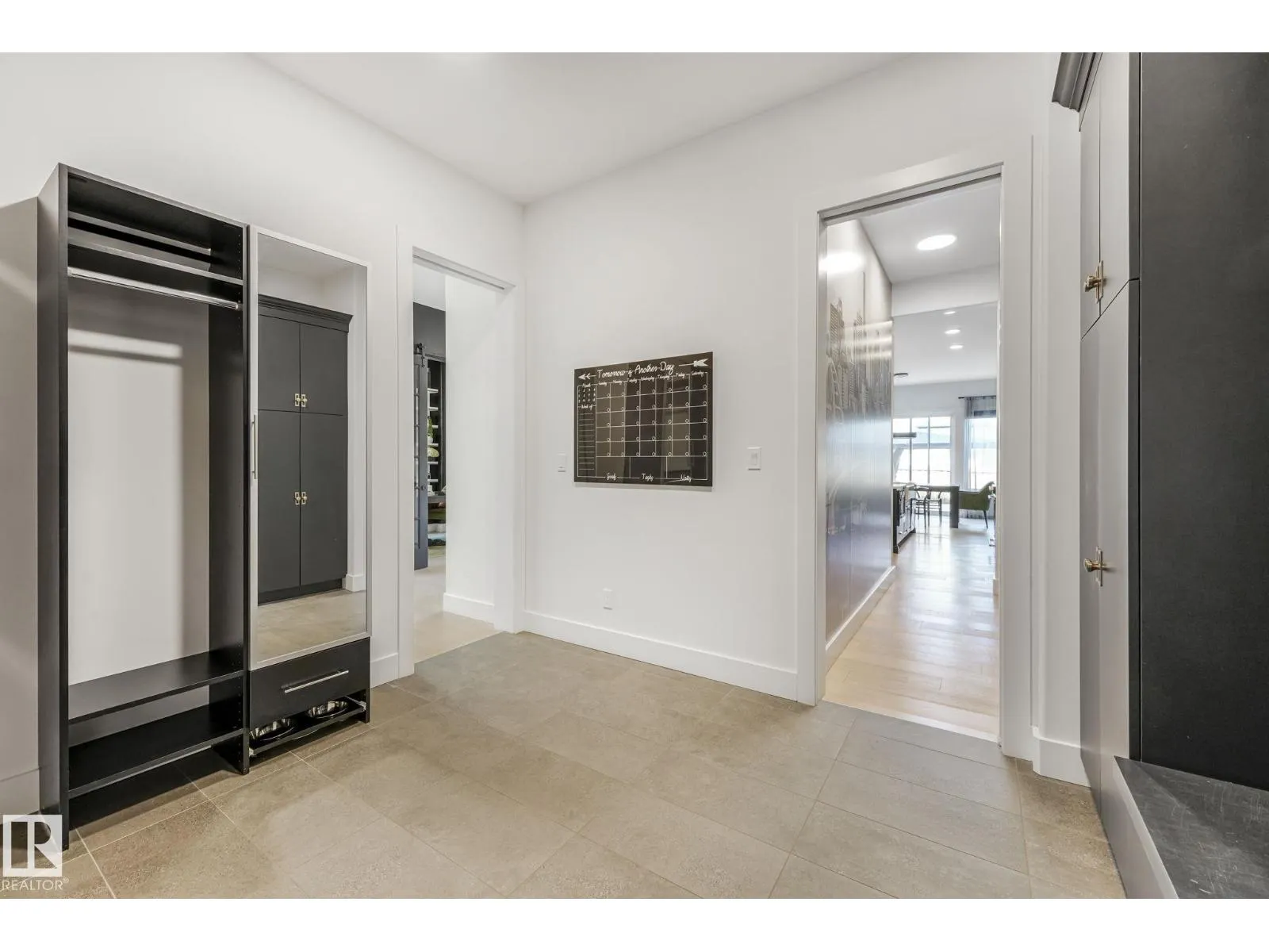 1493 howes crescent CR SW SW