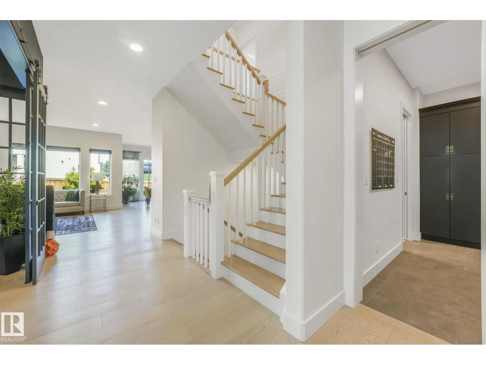 1493 howes crescent CR SW SW