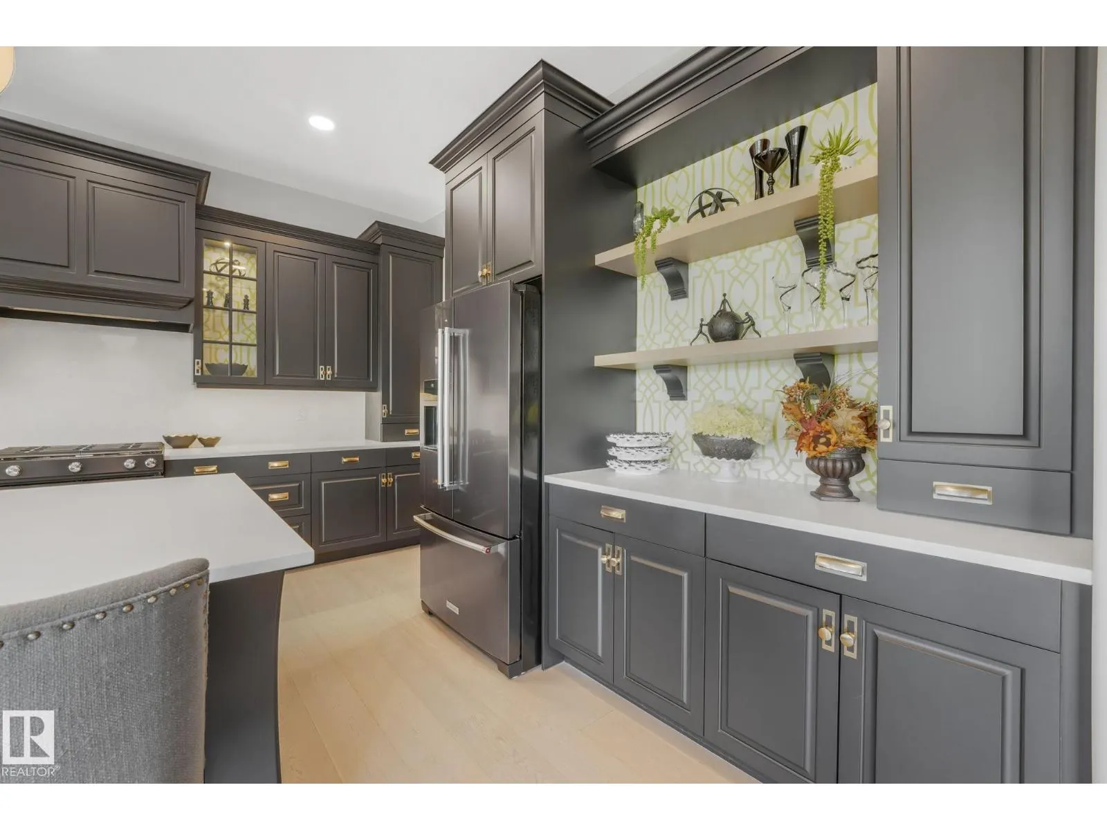 1493 howes crescent CR SW SW