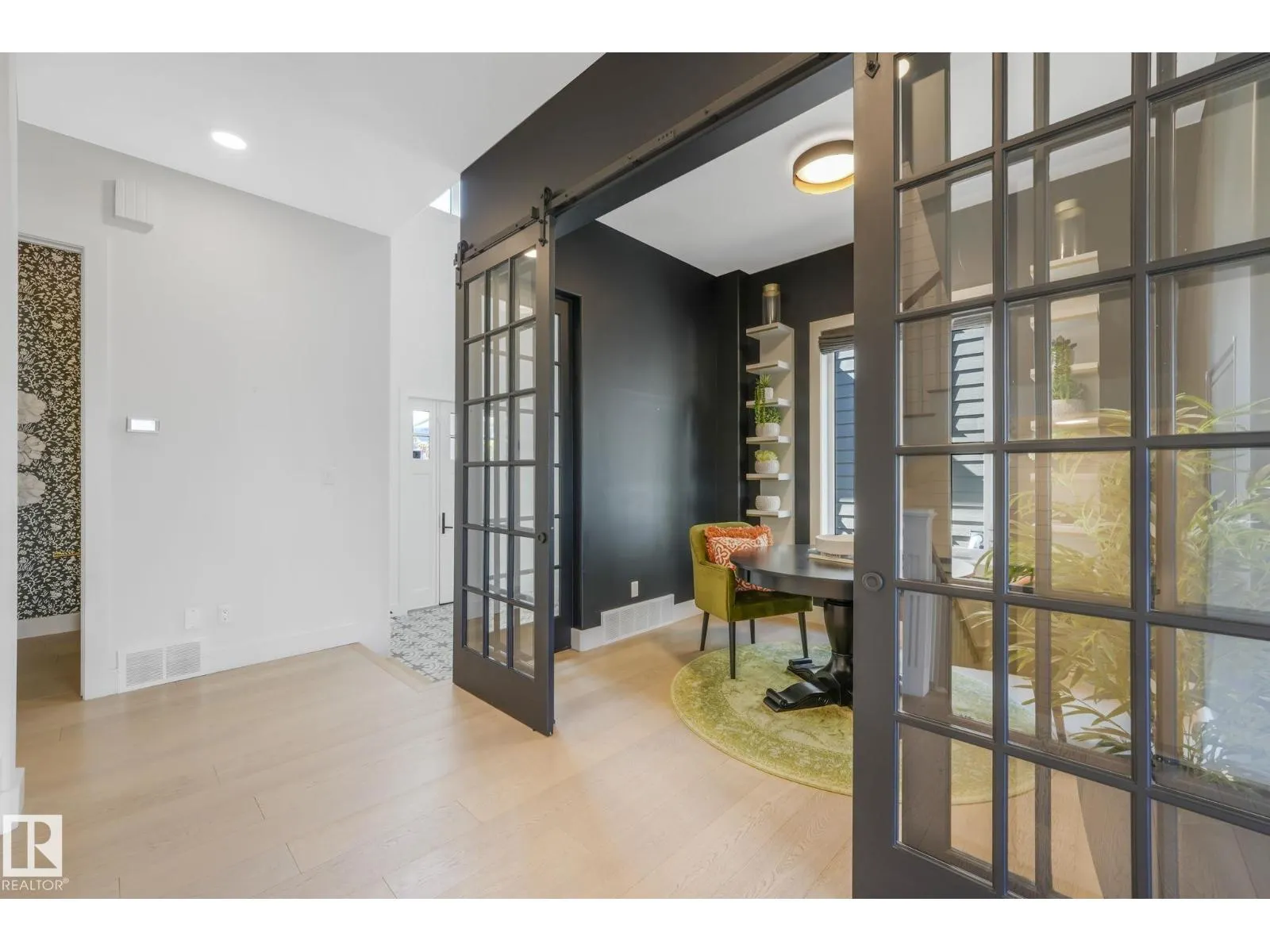 1493 howes crescent CR SW SW