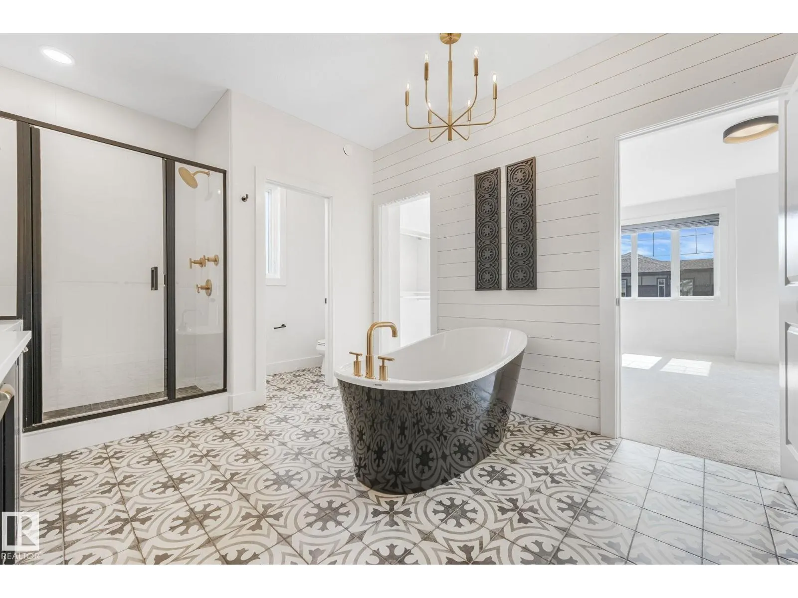 1493 howes crescent CR SW SW