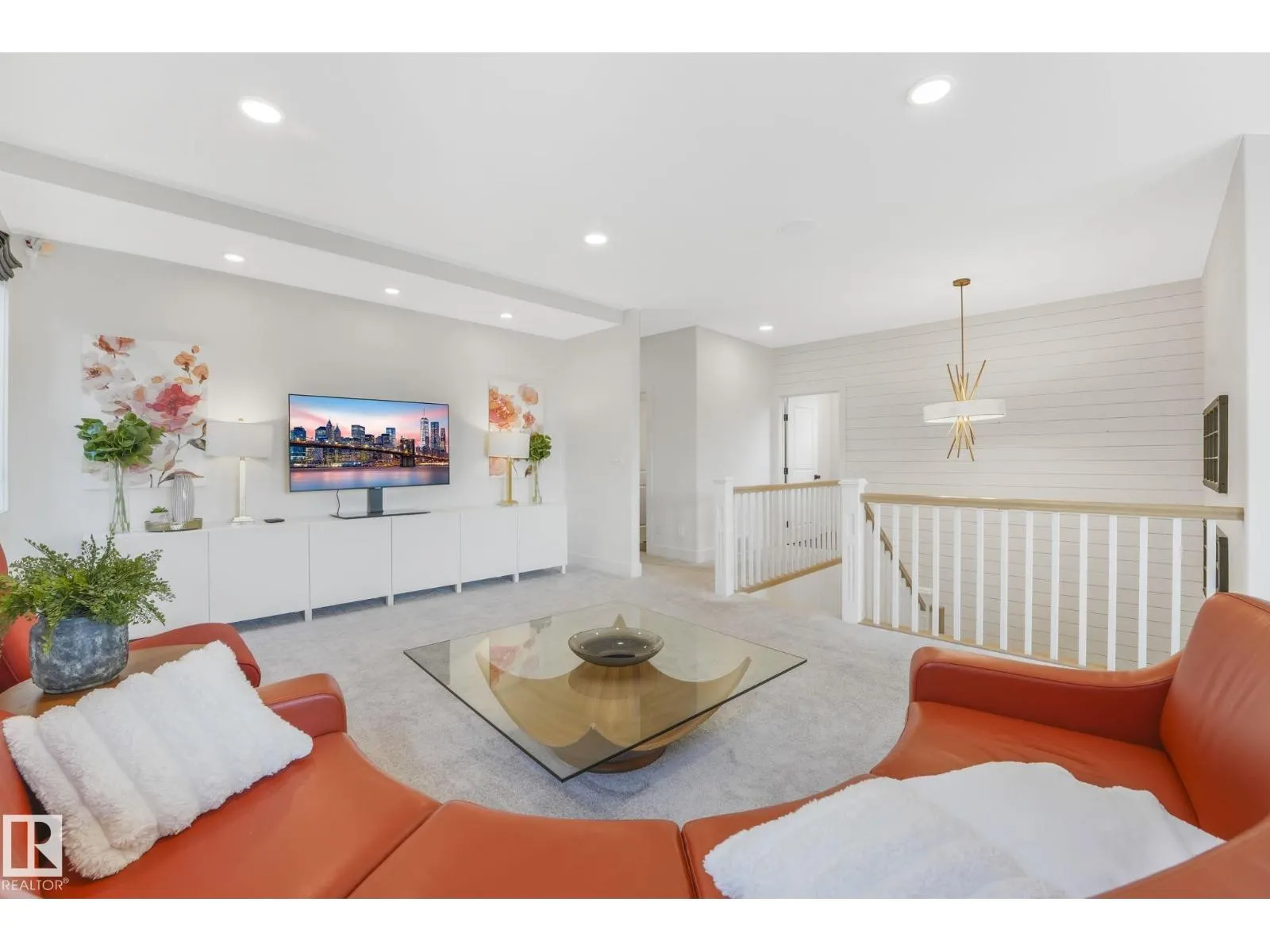 1493 howes crescent CR SW SW