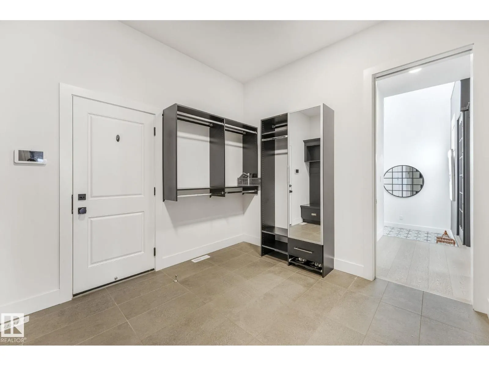 1493 howes crescent CR SW SW