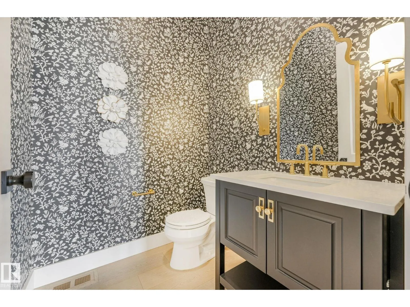 1493 howes crescent CR SW SW