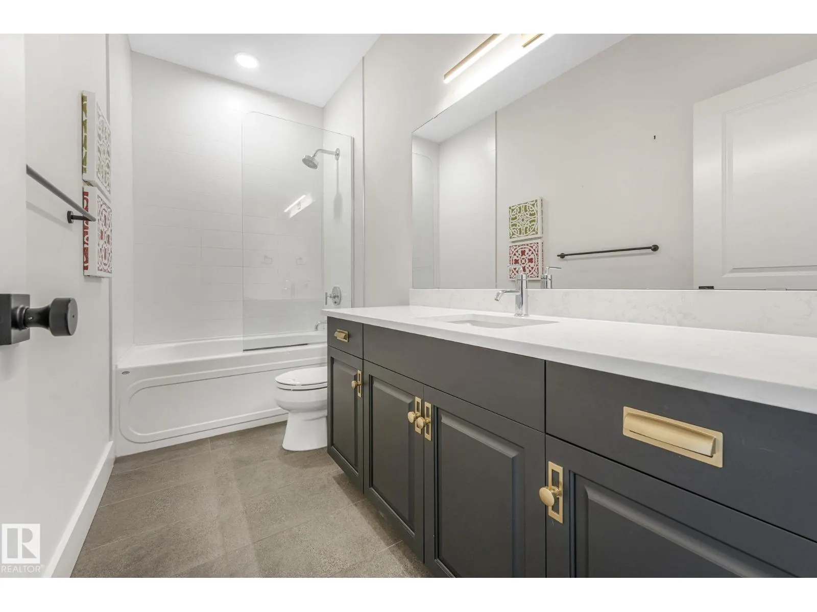 1493 howes crescent CR SW SW