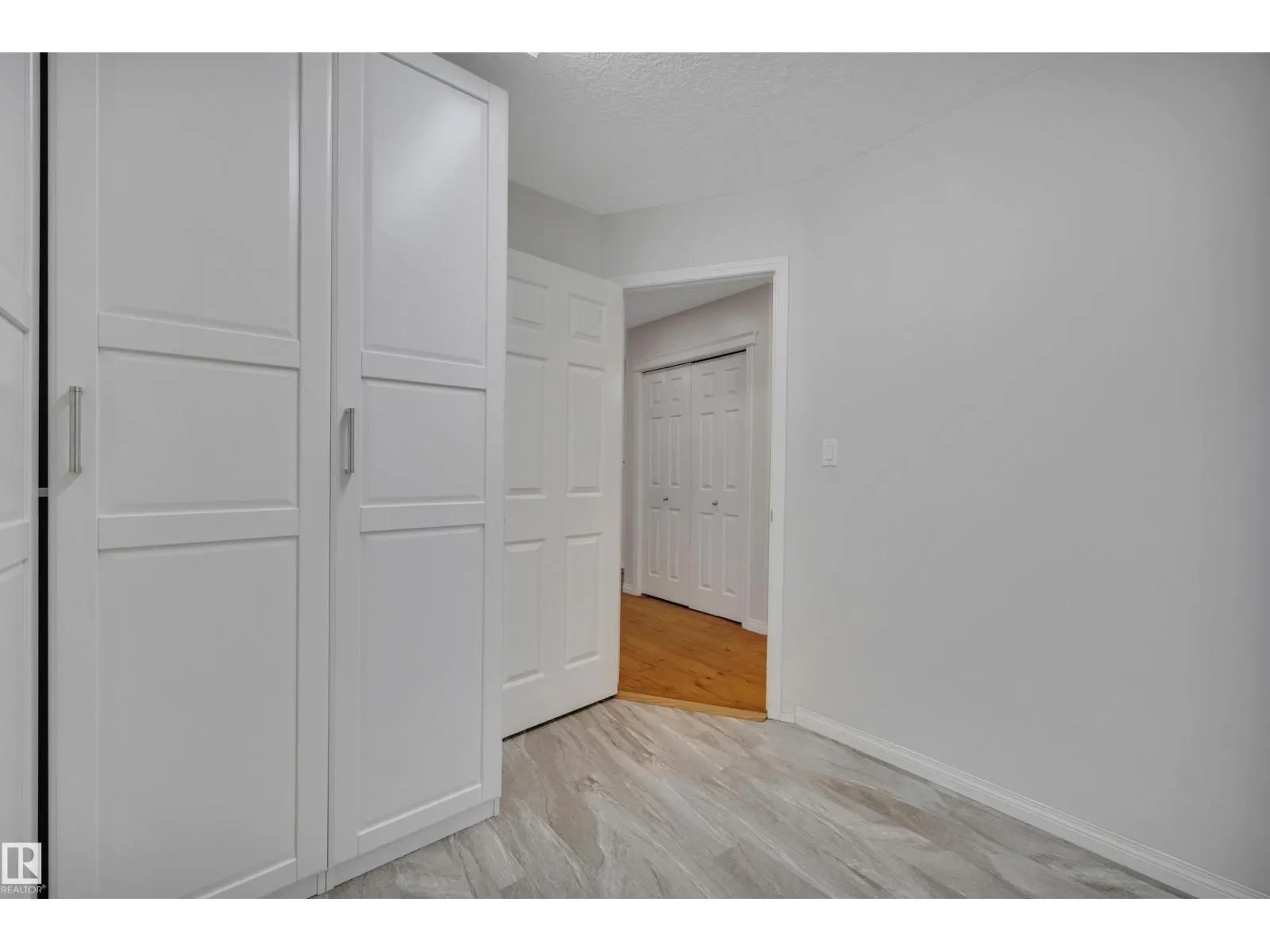 1330 118A ST NW