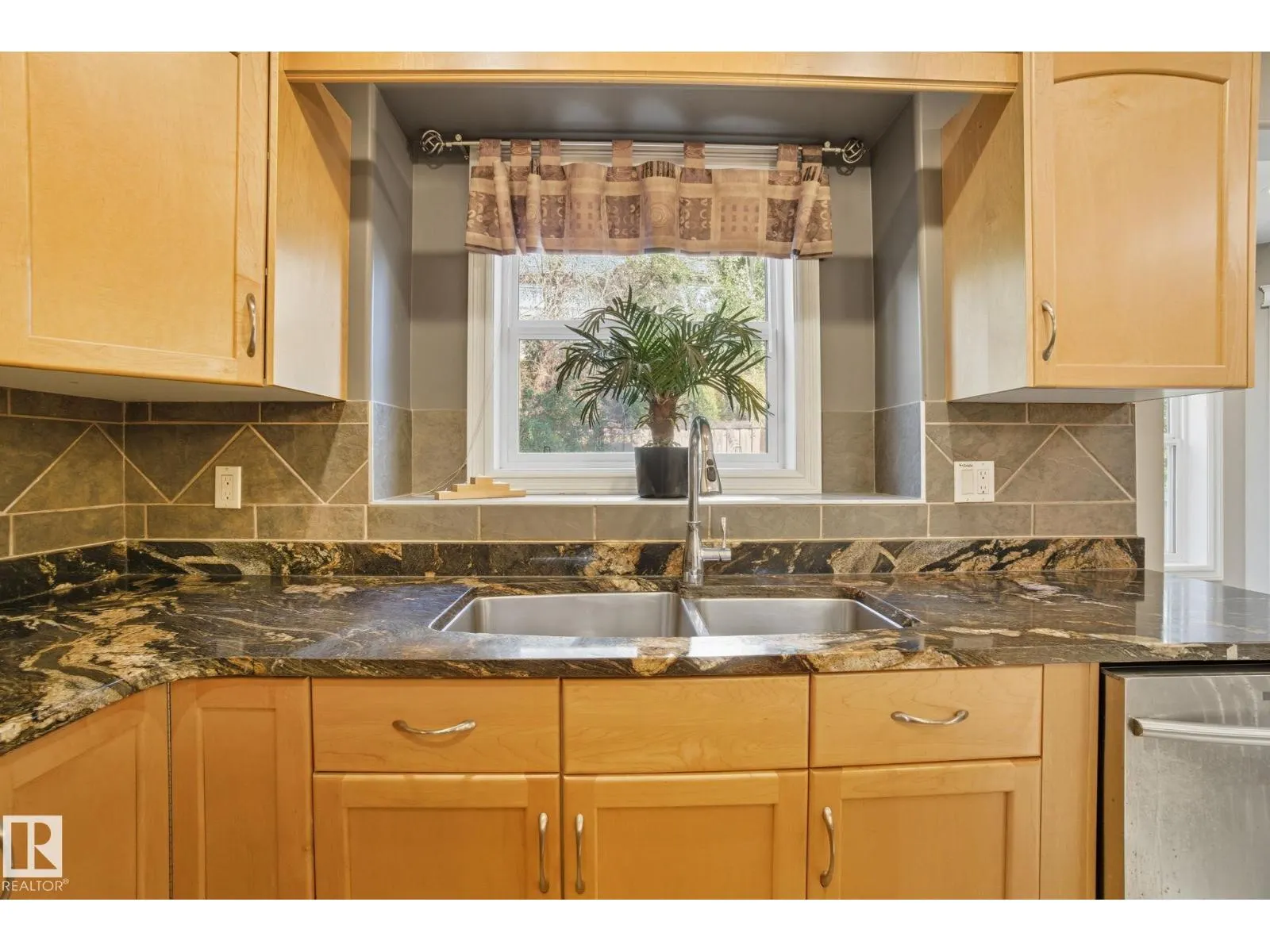 207 FALCONER LINK LI NW