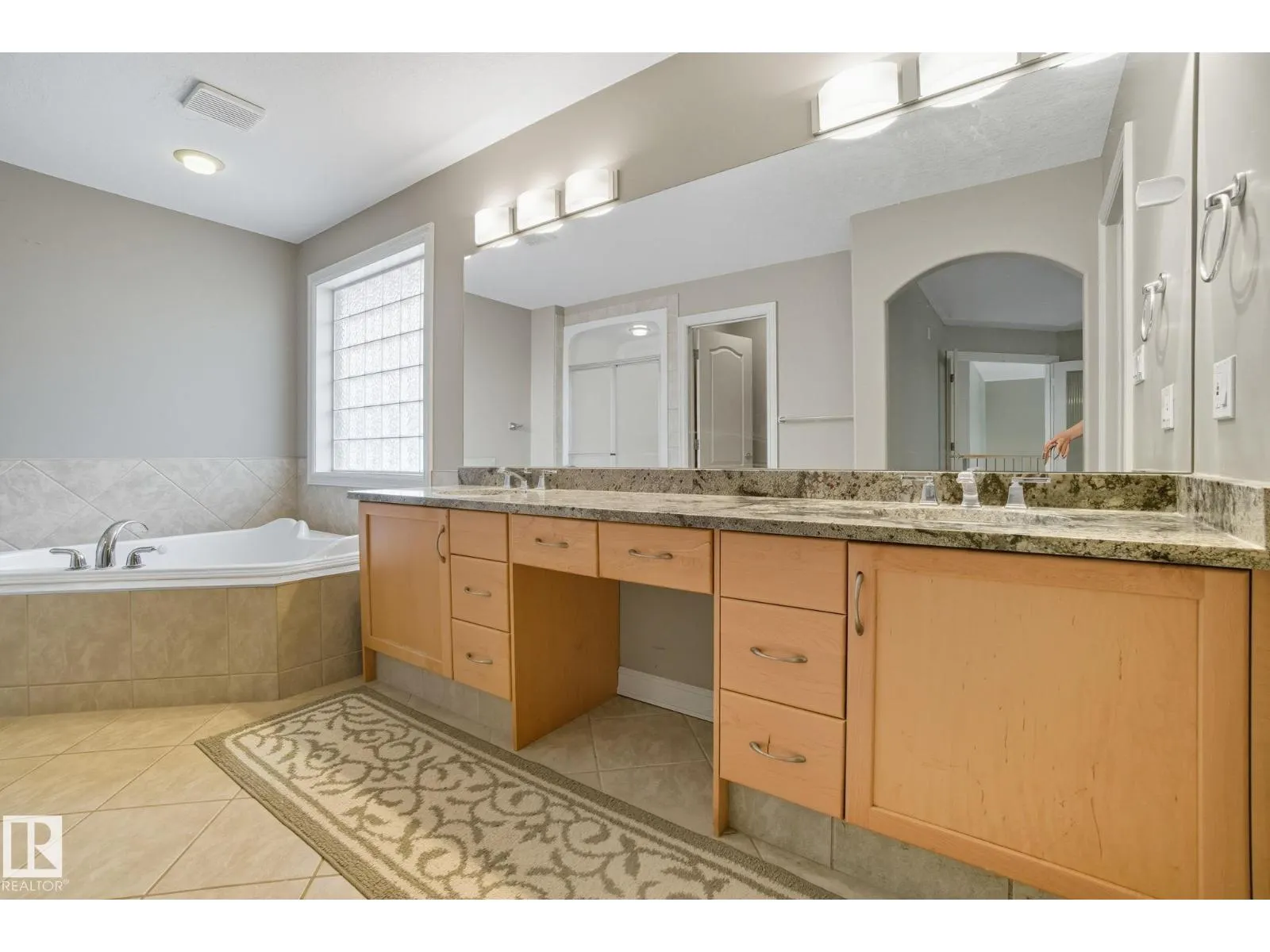 207 FALCONER LINK LI NW