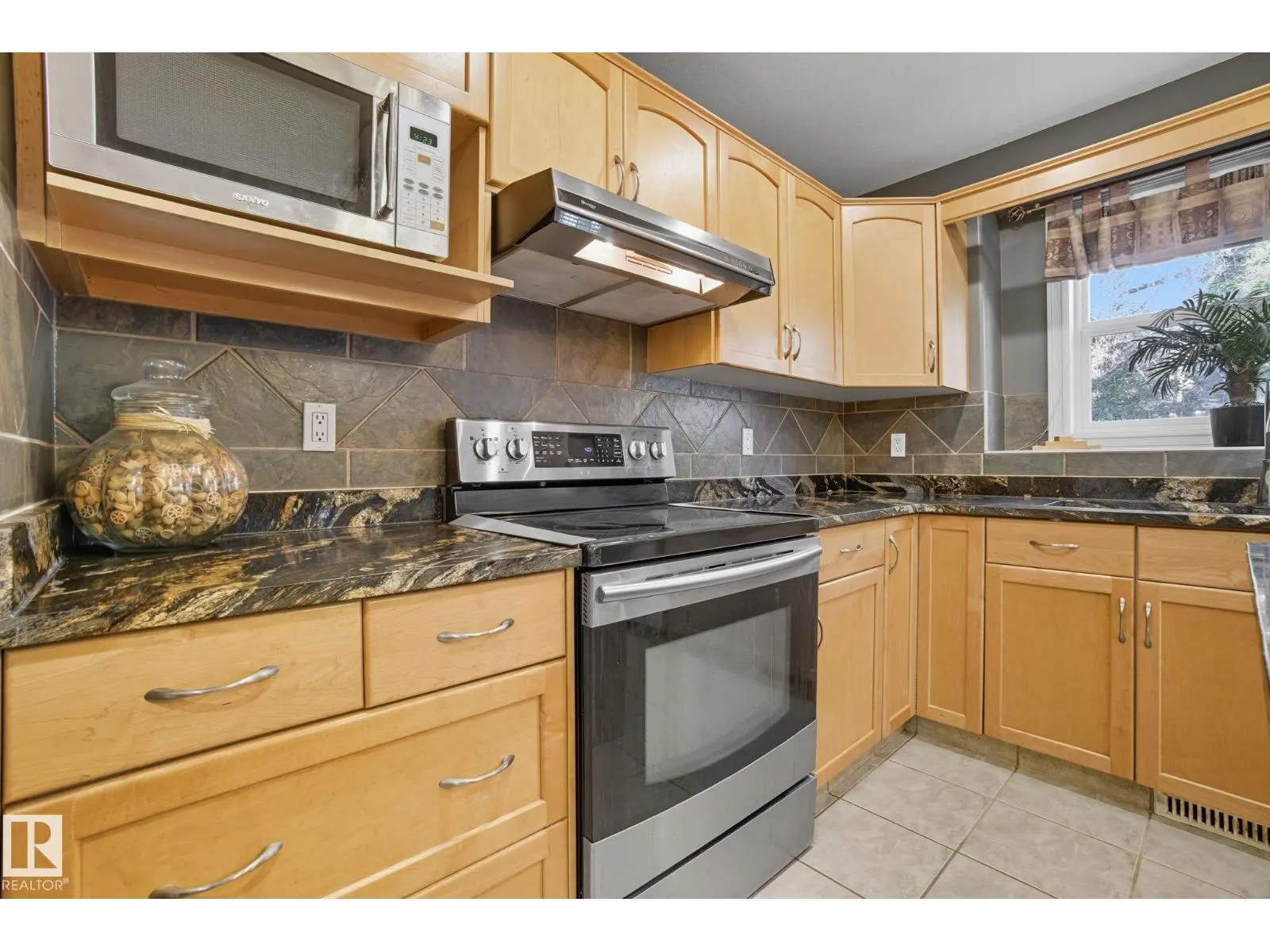 207 FALCONER LINK LI NW