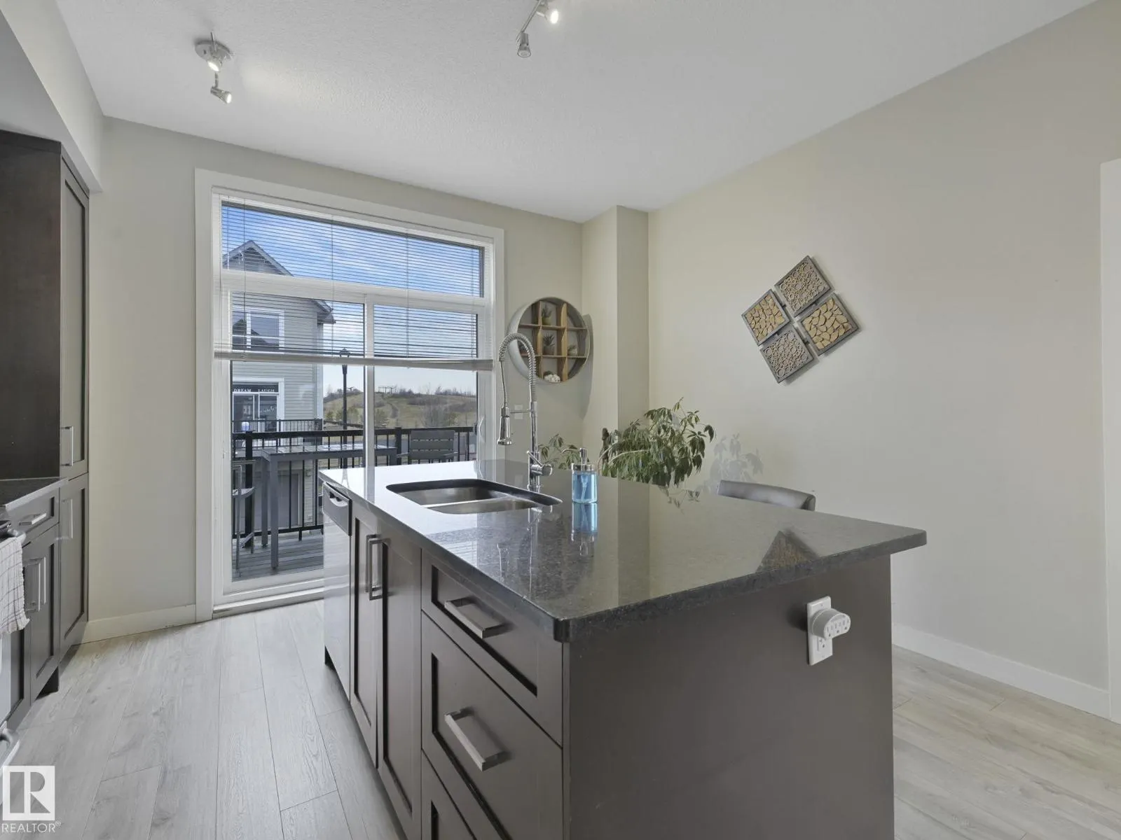 #124 2560 PEGASUS BV NW