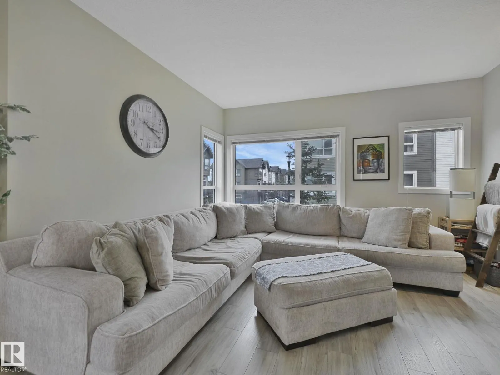 #124 2560 PEGASUS BV NW